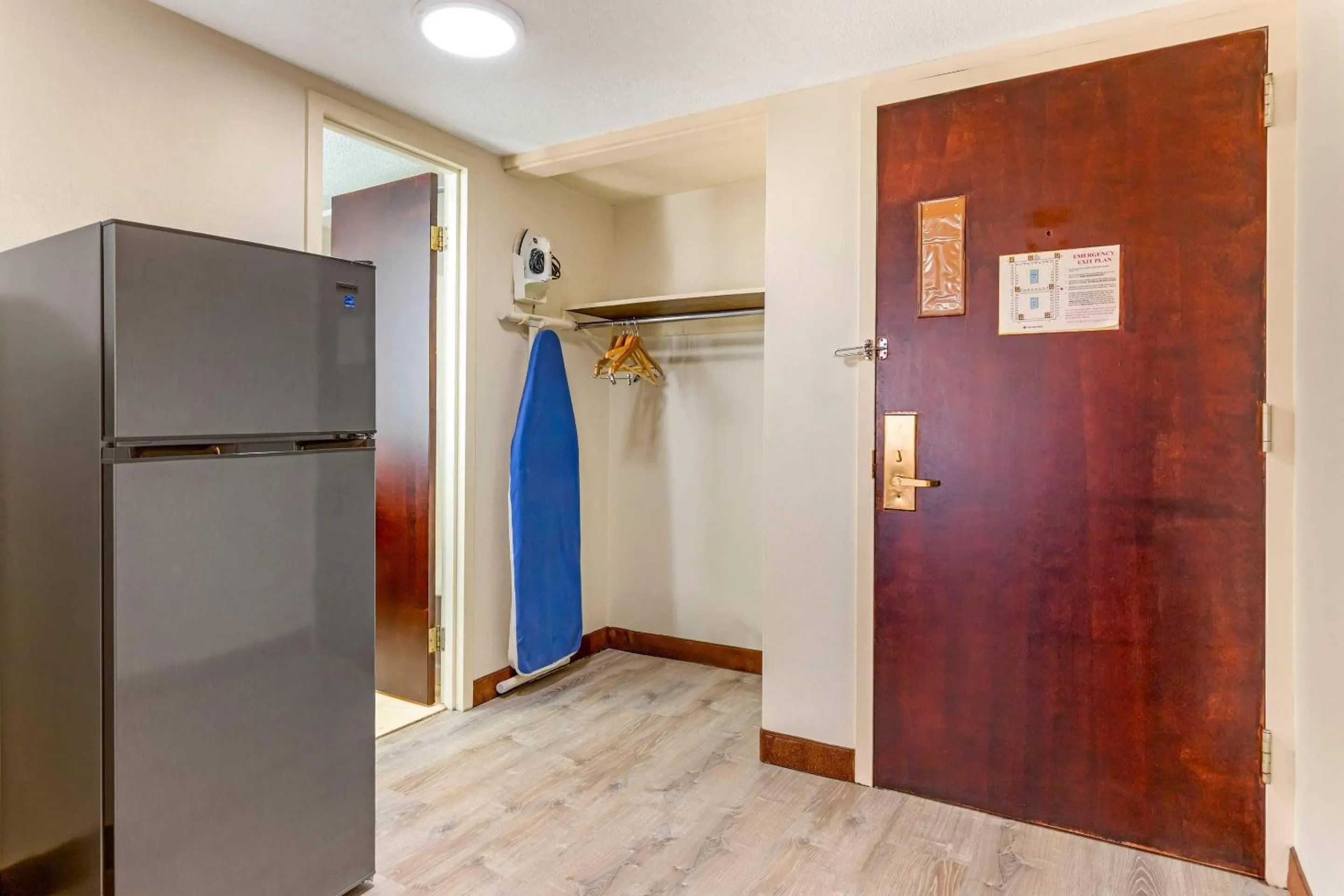 Bedroom in MainStay Suites Lansing West