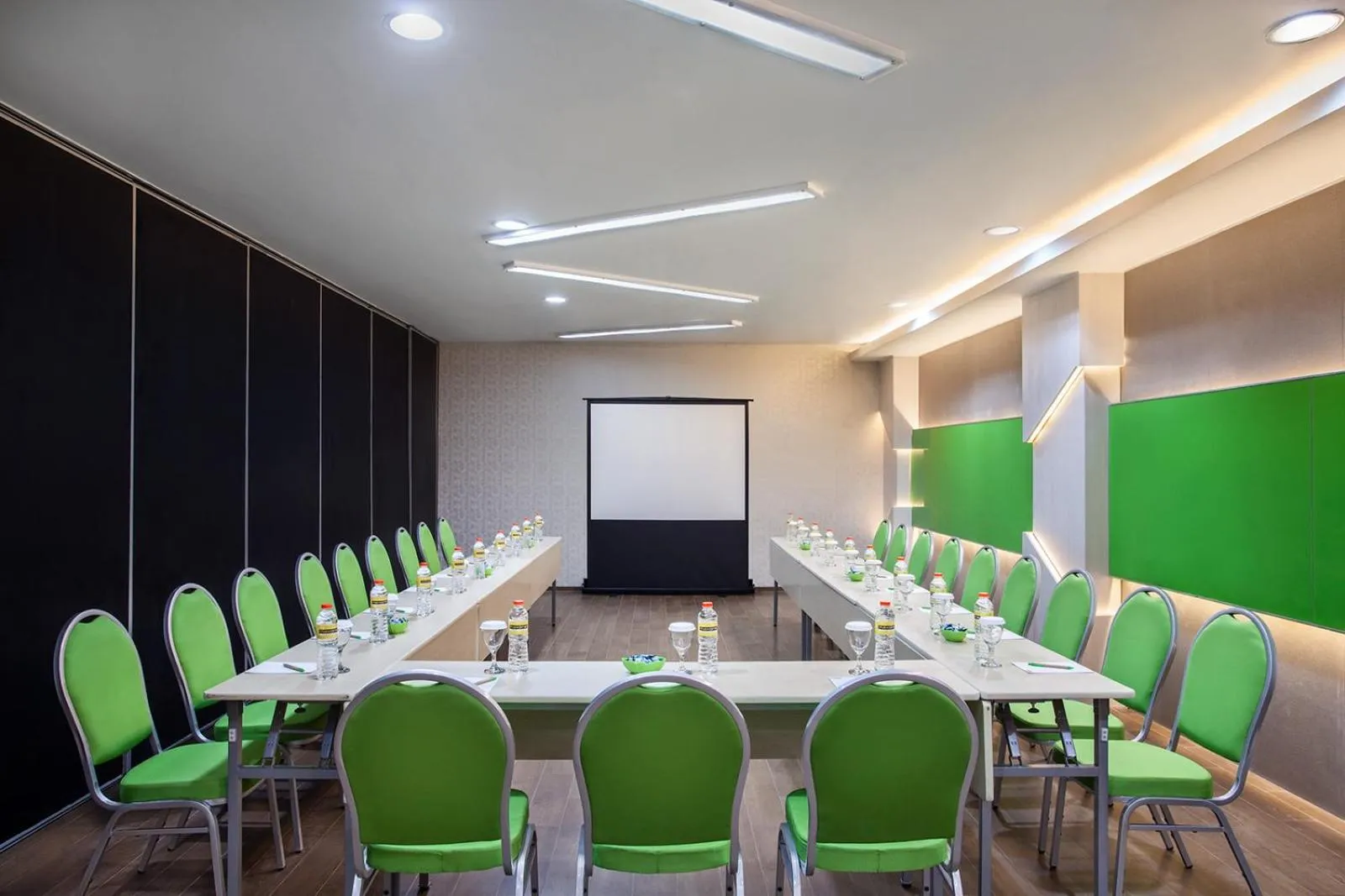 Meeting/conference room in MaxOneHotel Tidar Surabaya