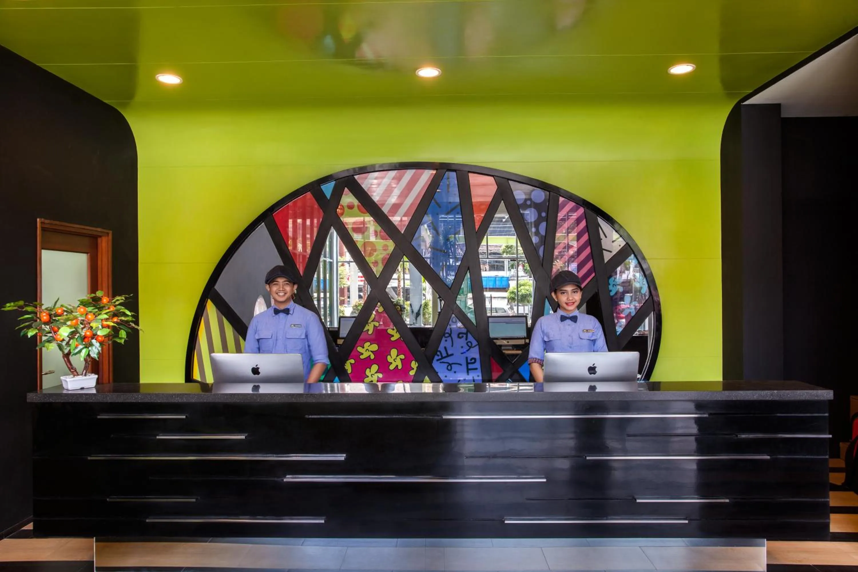 Lobby or reception in MaxOneHotel Tidar Surabaya