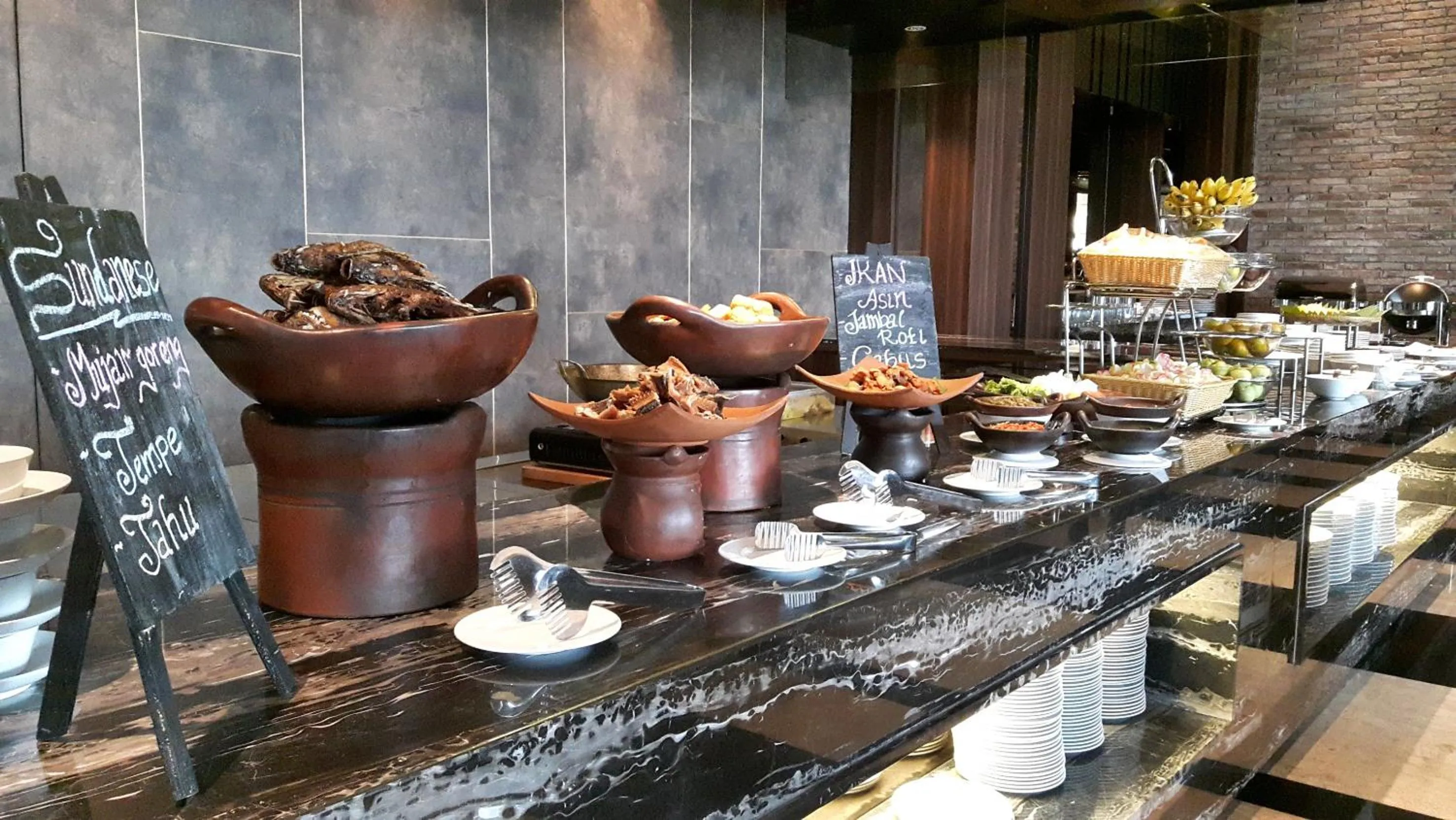 Restaurant/places to eat in Swiss-Belinn Karawang