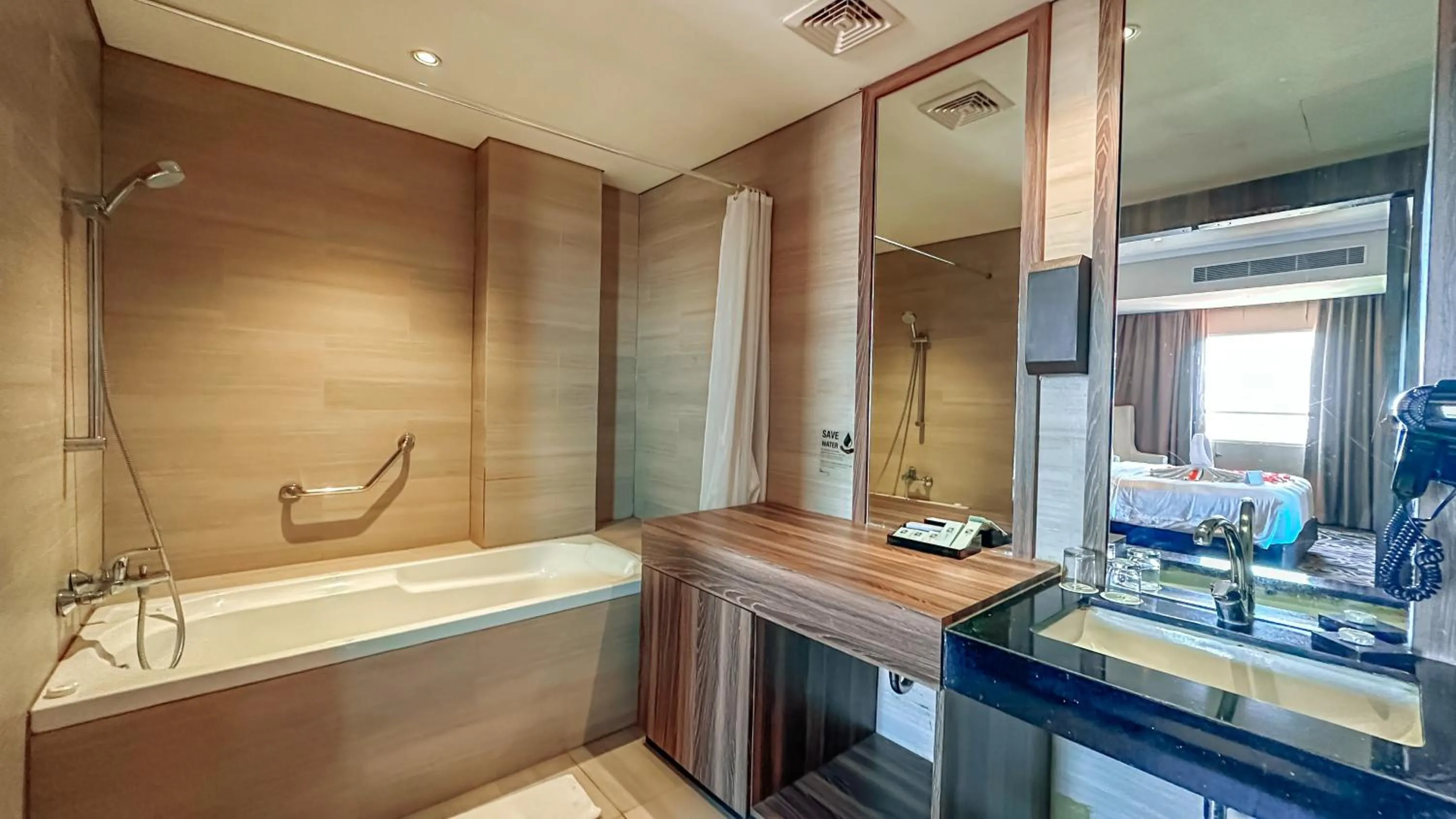 Bath in Swiss-Belinn Karawang