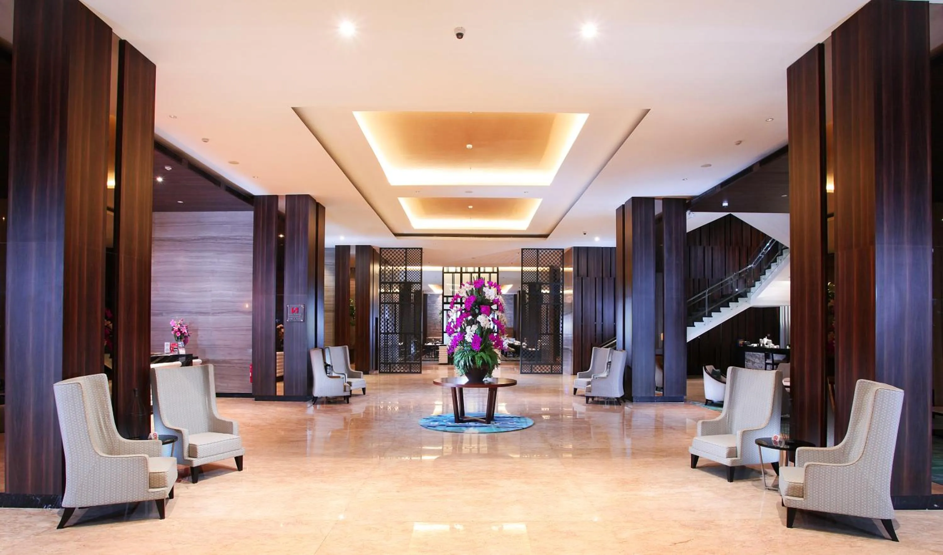 Lobby or reception in Swiss-Belinn Karawang