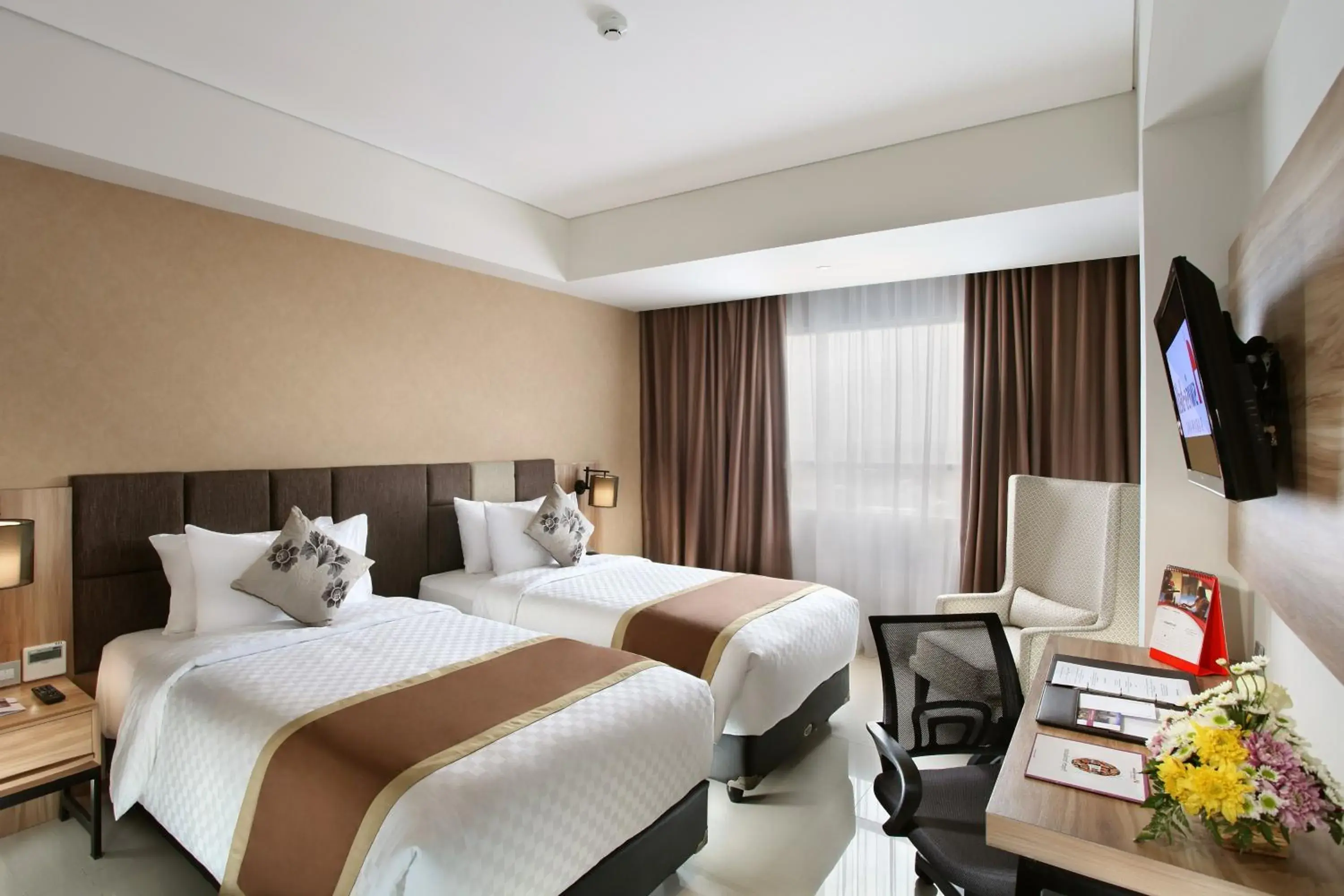 Superior Twin Room with Balcony in Swiss-Belinn Karawang Superior Twin Room with Balcony in Swiss-Belinn Karawang