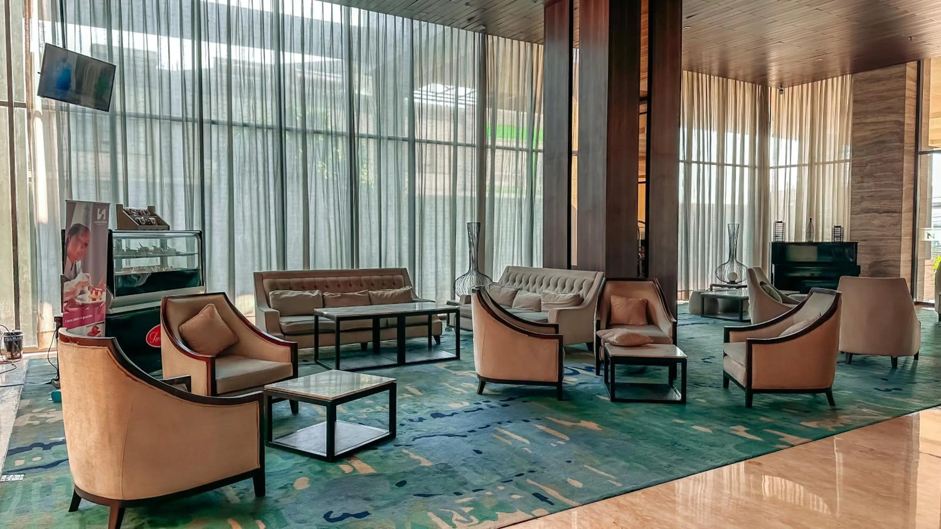Lobby or reception in Swiss-Belinn Karawang