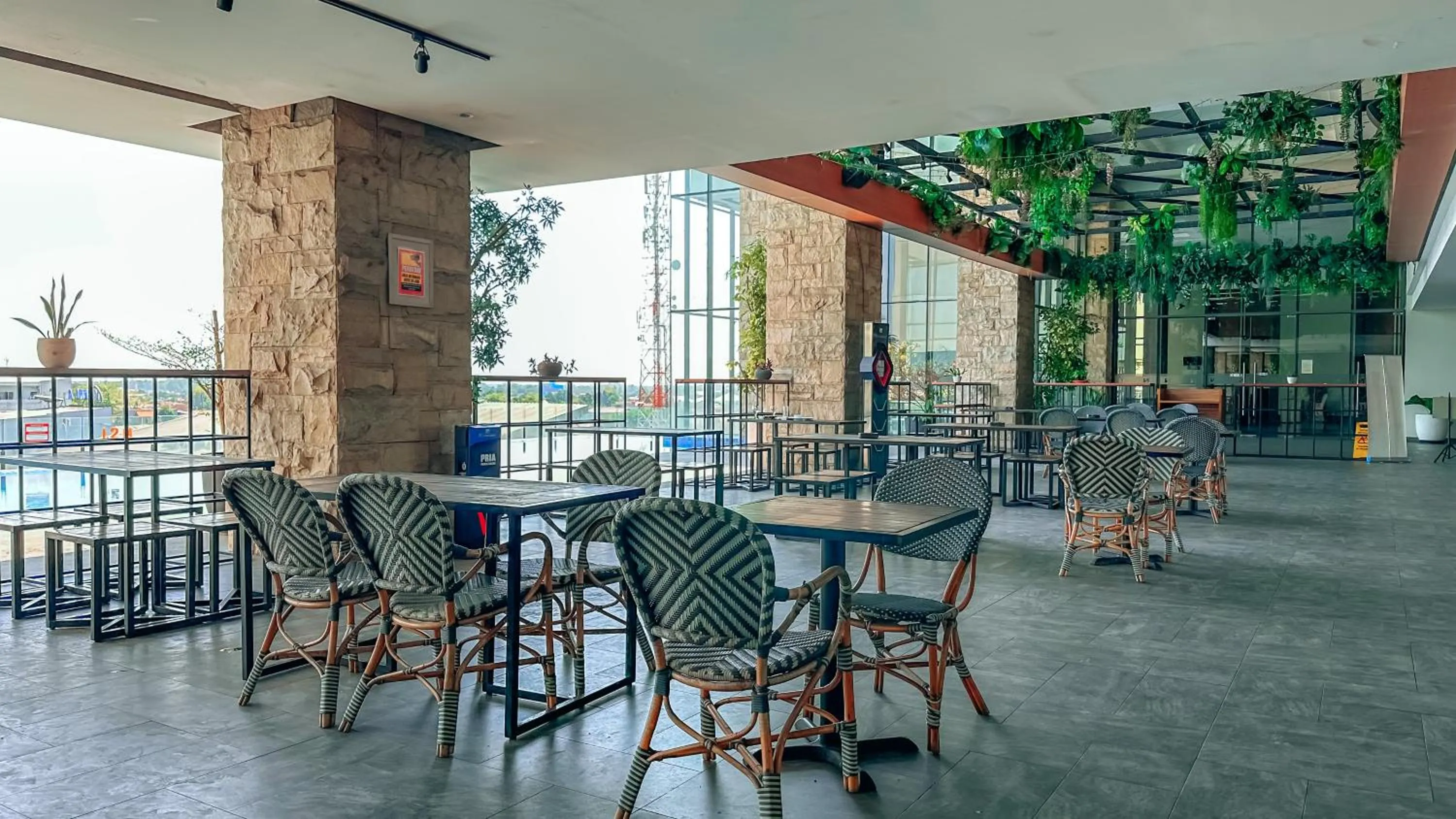 Restaurant/places to eat in Swiss-Belinn Karawang