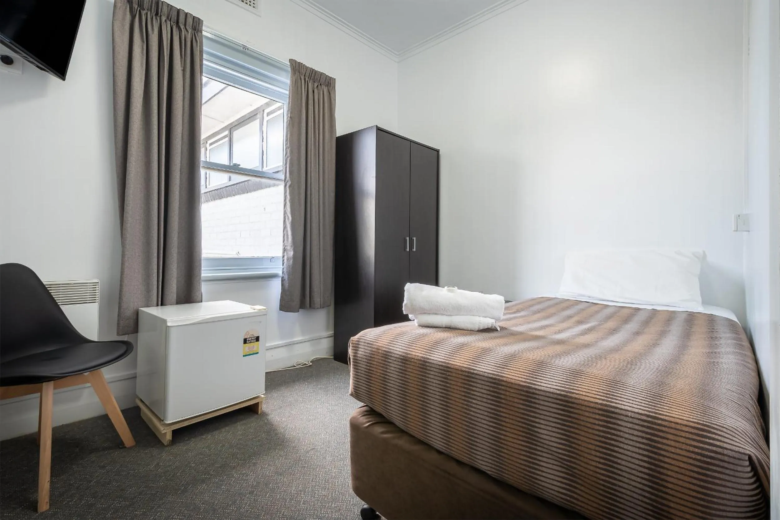 Bedroom, Bed in Bridge Hotel