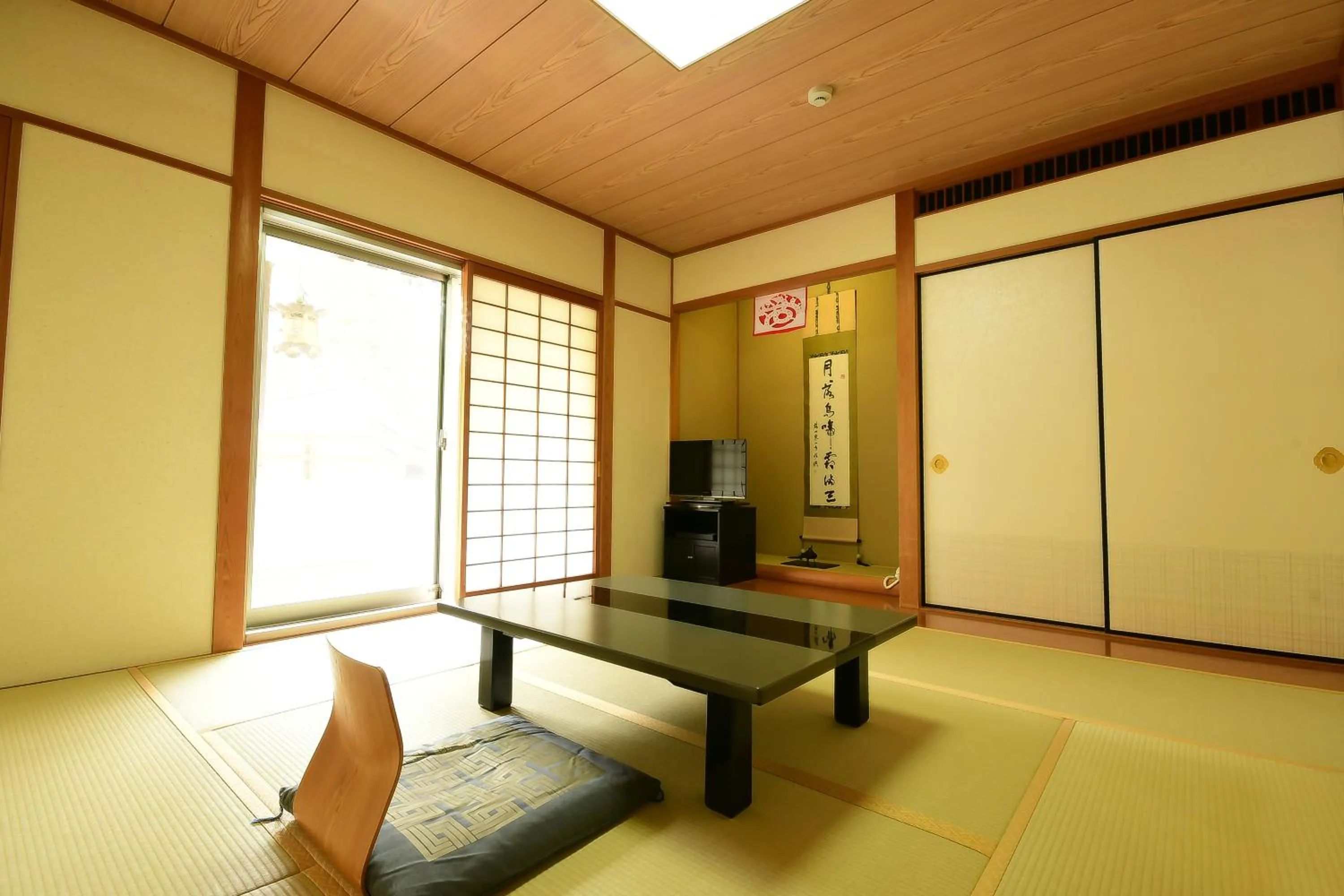 Photo of the whole room in 高野山 宿坊 総持院 -Koyasan Shukubo Sojiin-