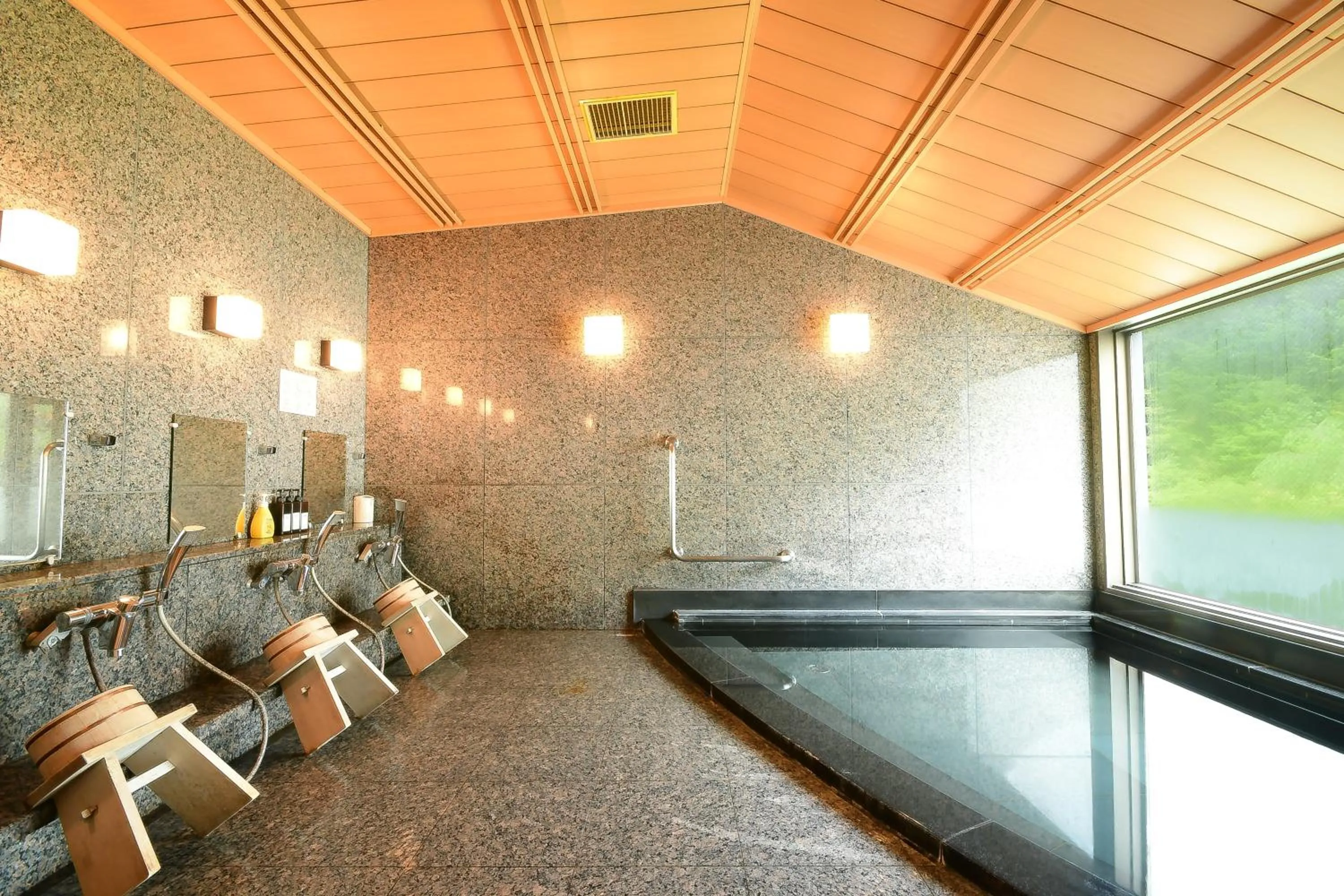 Public Bath in 高野山 宿坊 総持院 -Koyasan Shukubo Sojiin-