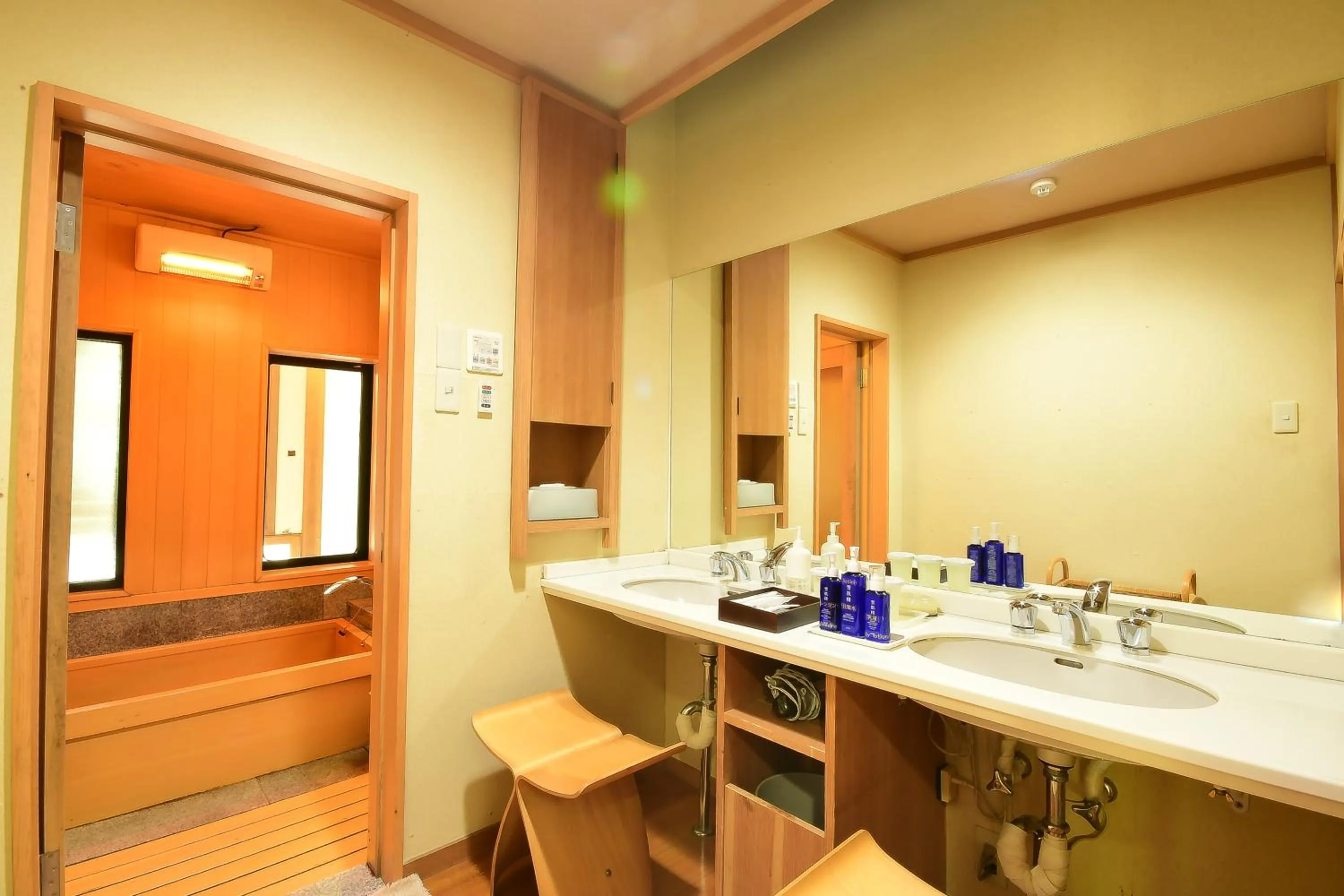 Bathroom in 高野山 宿坊 総持院 -Koyasan Shukubo Sojiin-