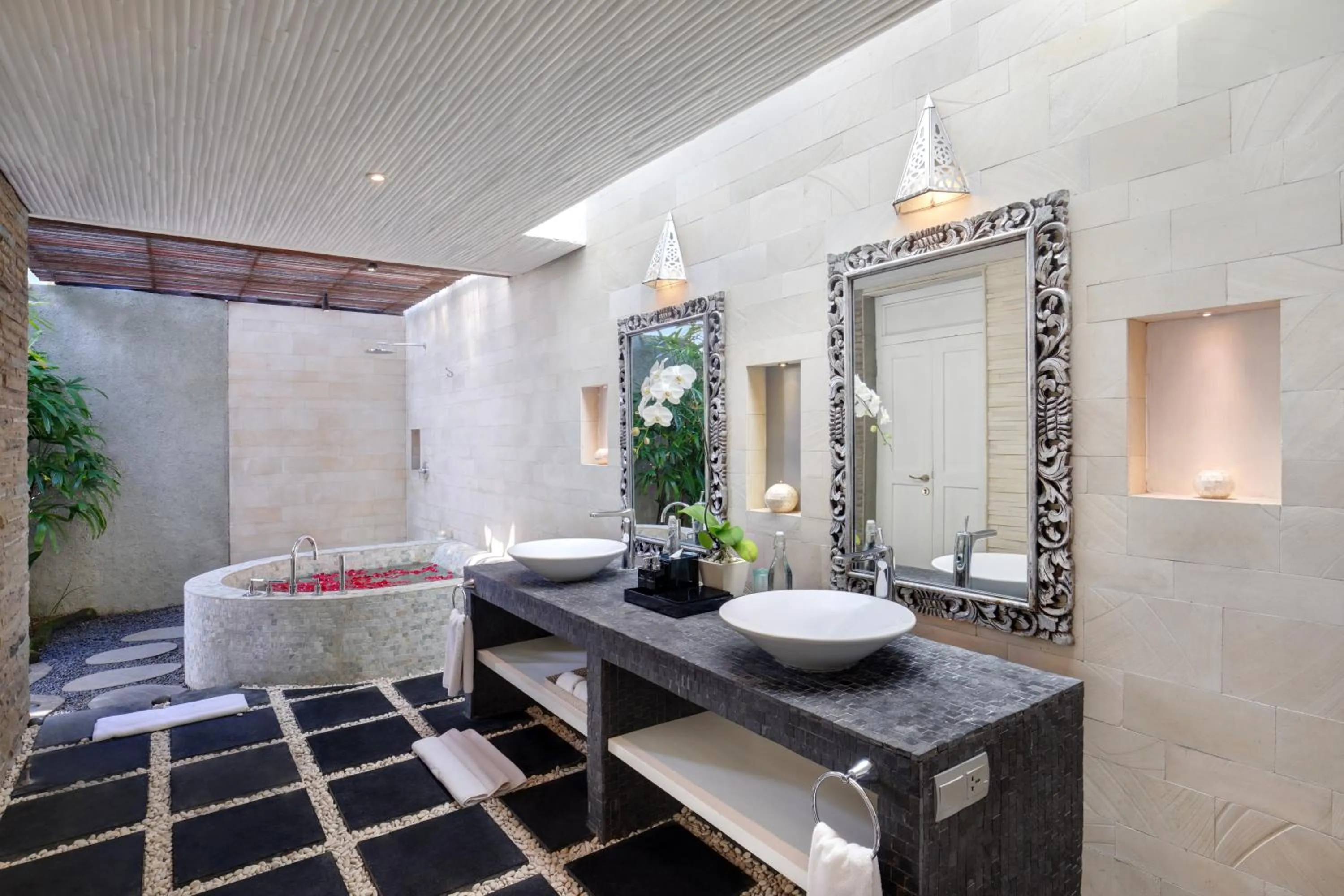 Bathroom in Hidden Hills Villas - Small Luxury Hotels of The World