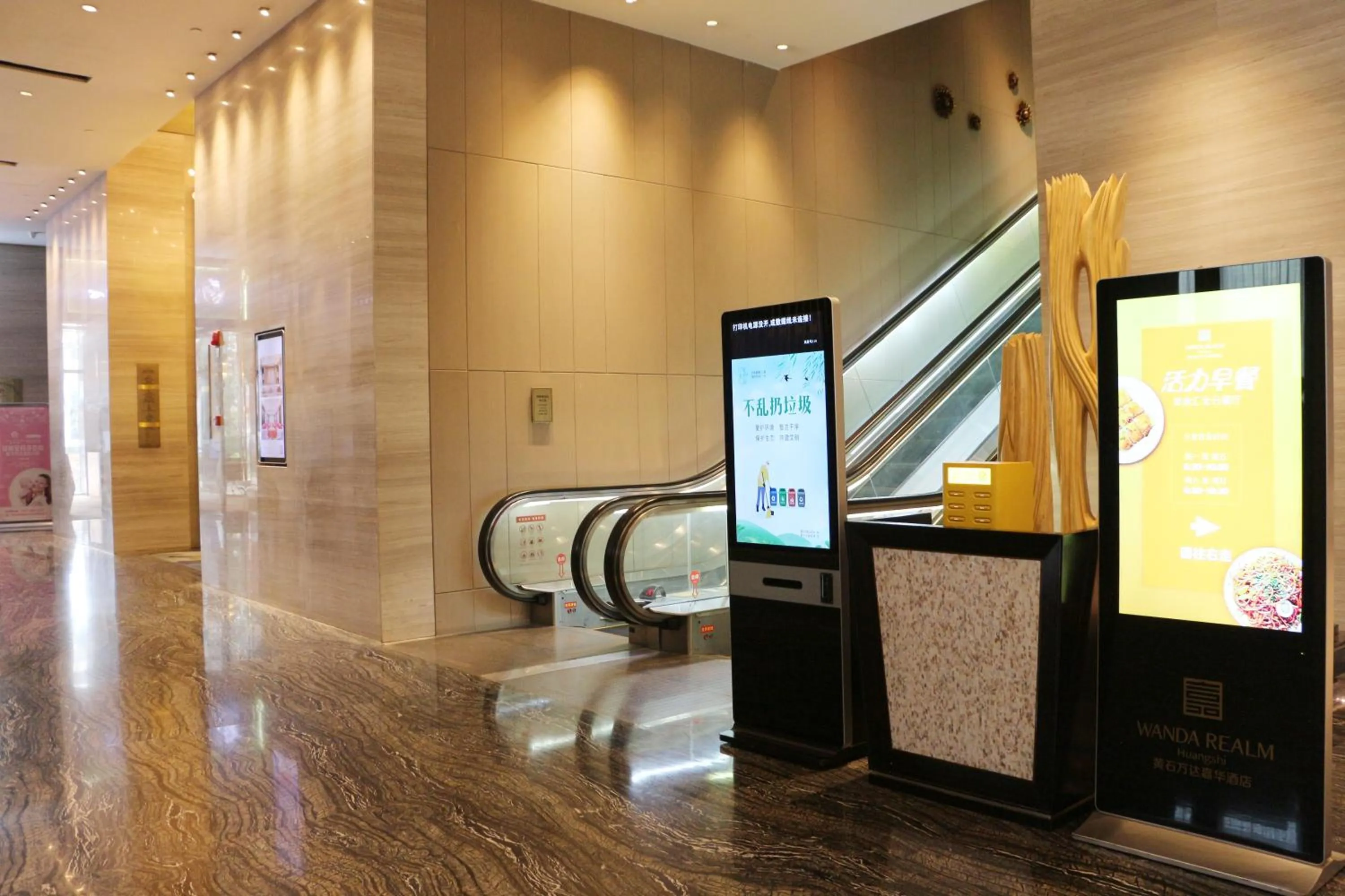 elevator in Wanda Realm Huangshi