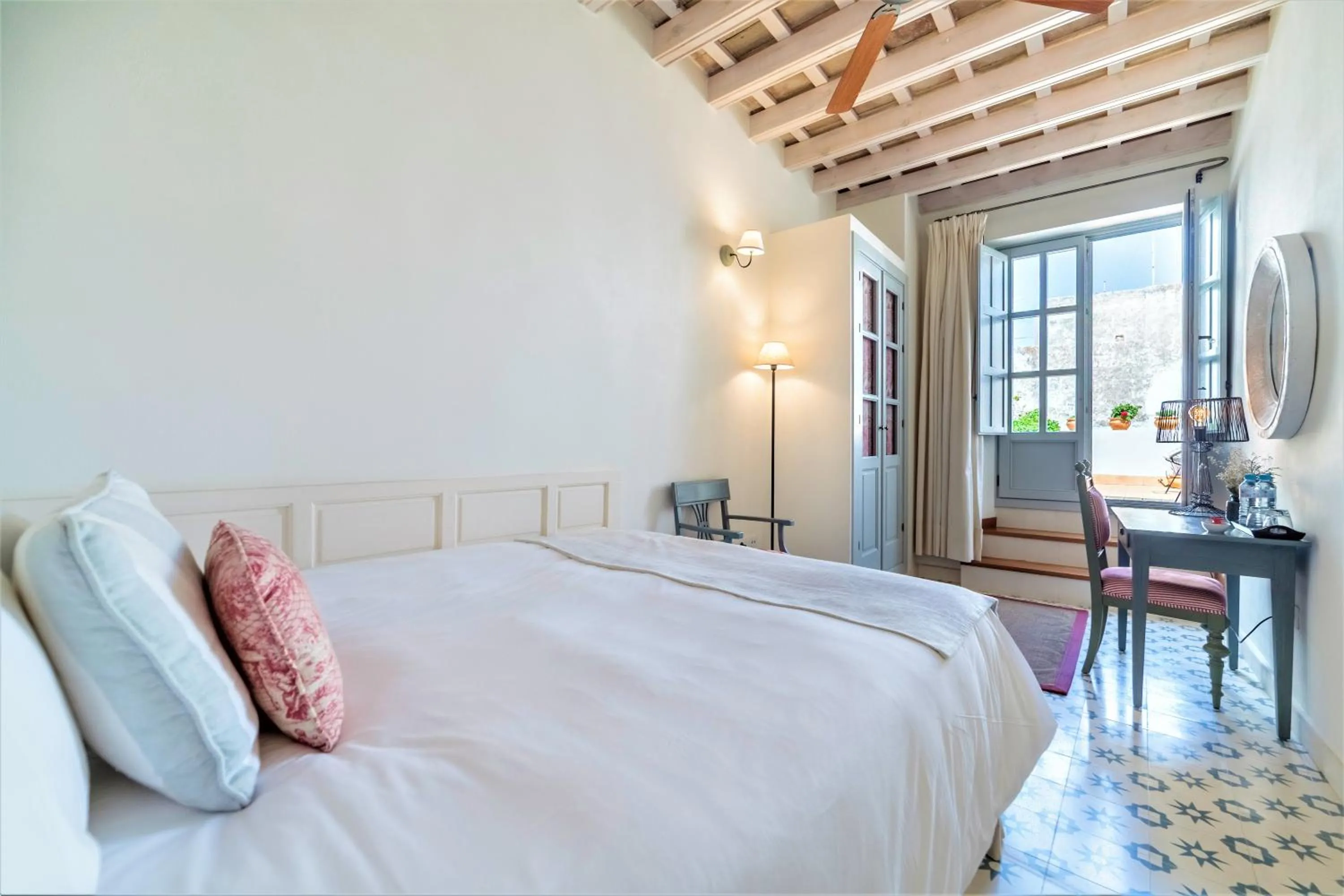 Decorative detail, Bed in Casa Shelly Hospedería