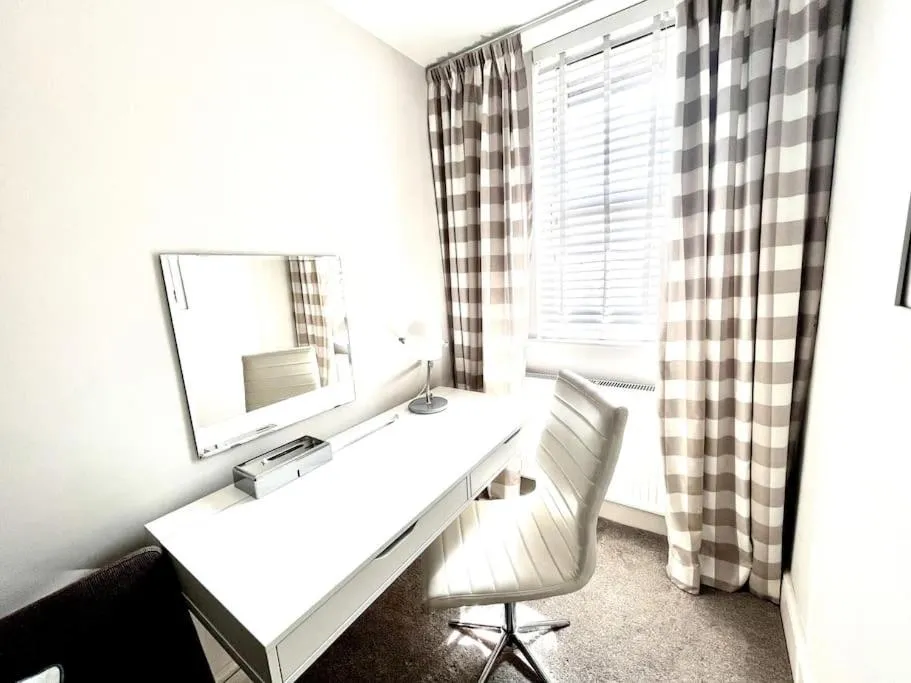 hair dresser in Mode Apartments St Annes