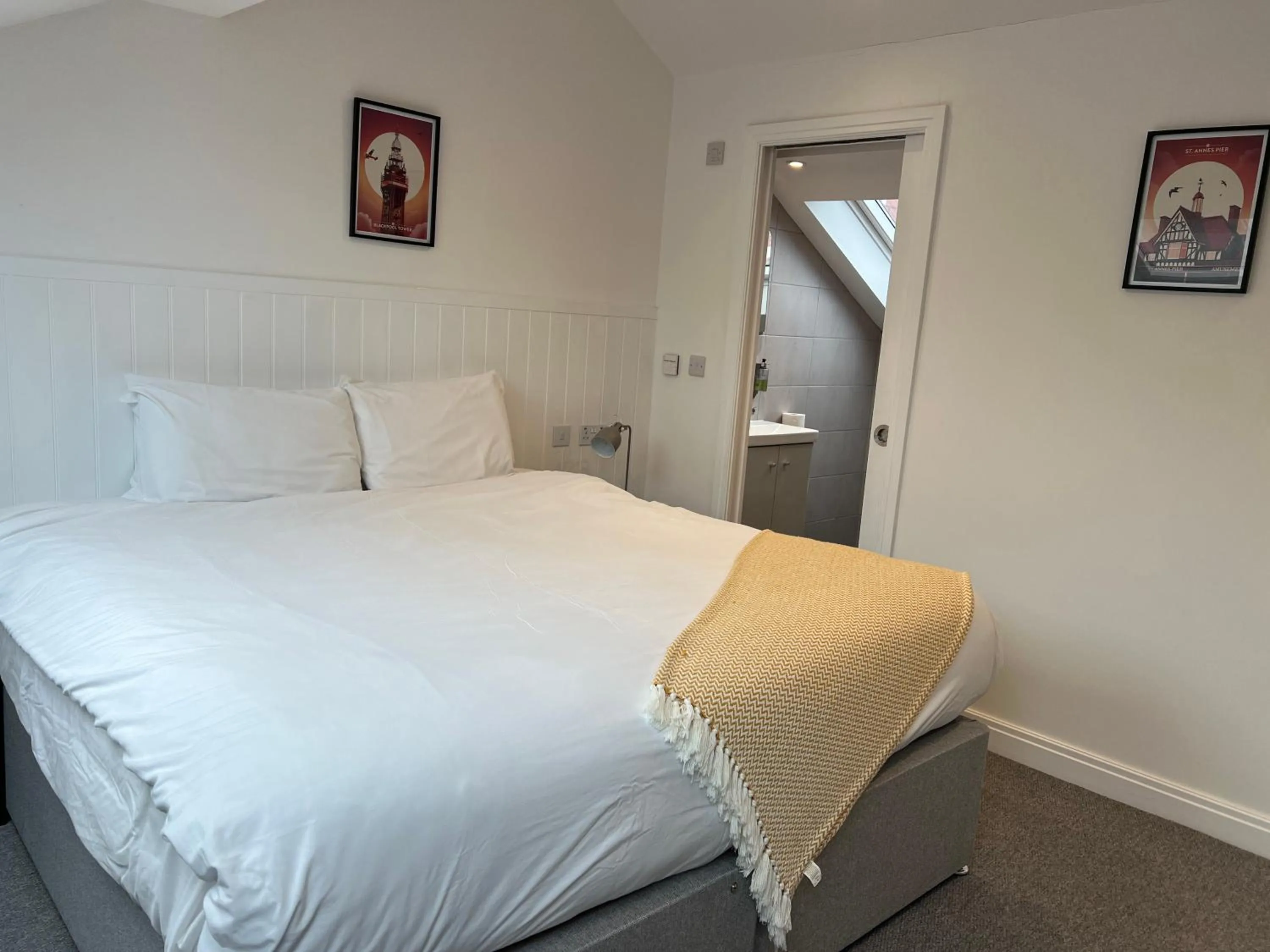 Bedroom, Bed in Mode Apartments St Annes