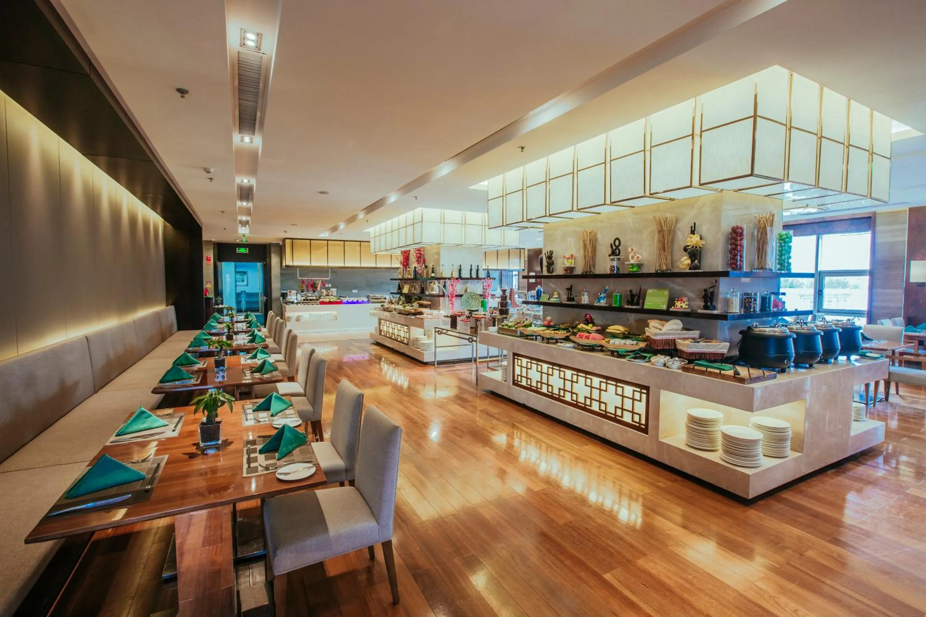 Restaurant/places to eat, Supermarket/Shops in Holiday Inn Xi'an Big Goose Pagoda, an IHG Hotel