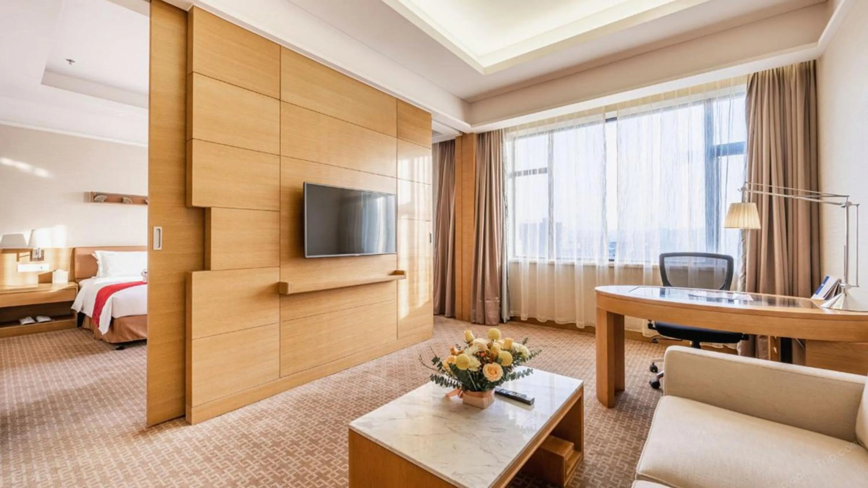 Photo of the whole room, TV/Entertainment Center in Holiday Inn Xi'an Big Goose Pagoda, an IHG Hotel