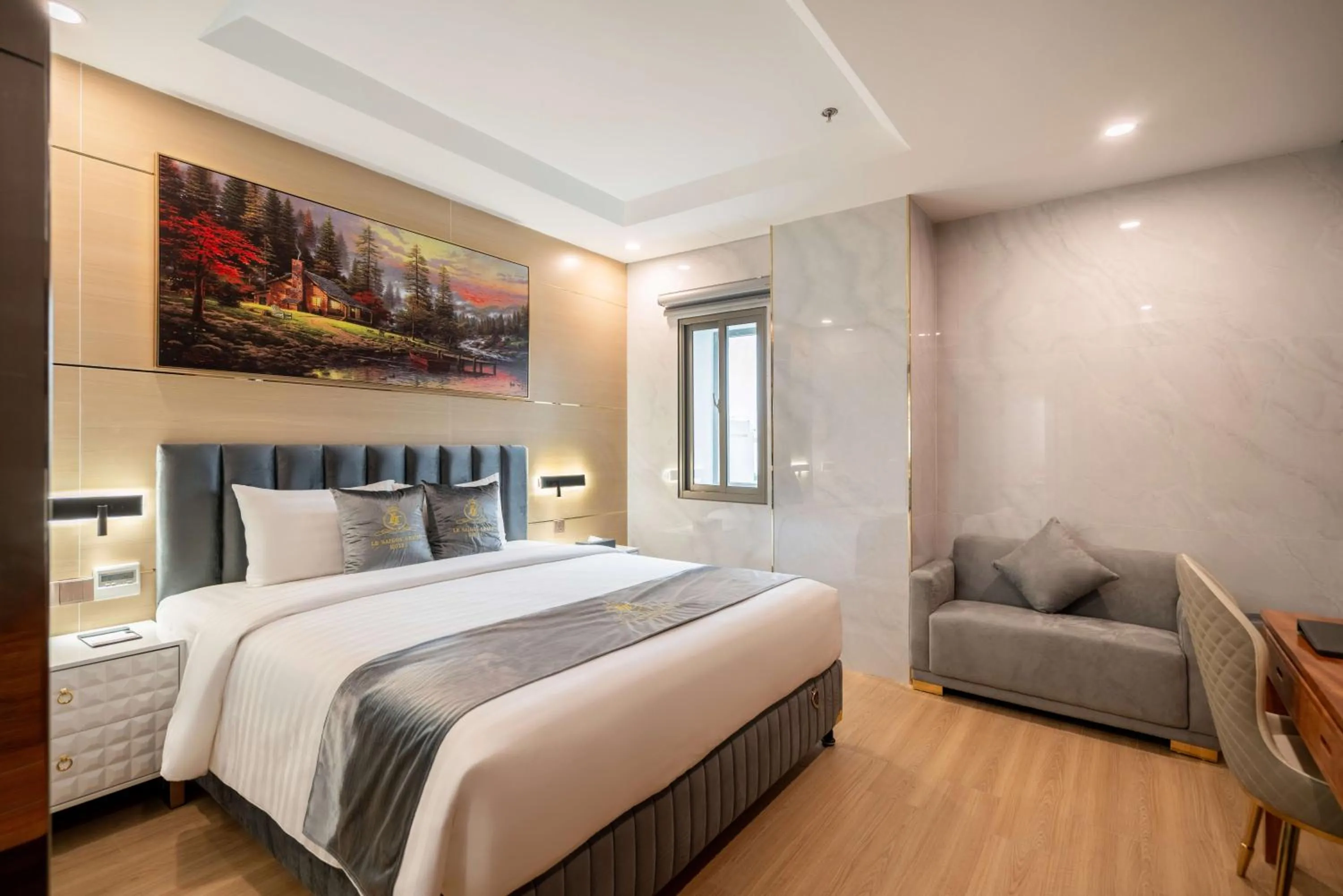 Bed in Le Saigon Grand Hotel