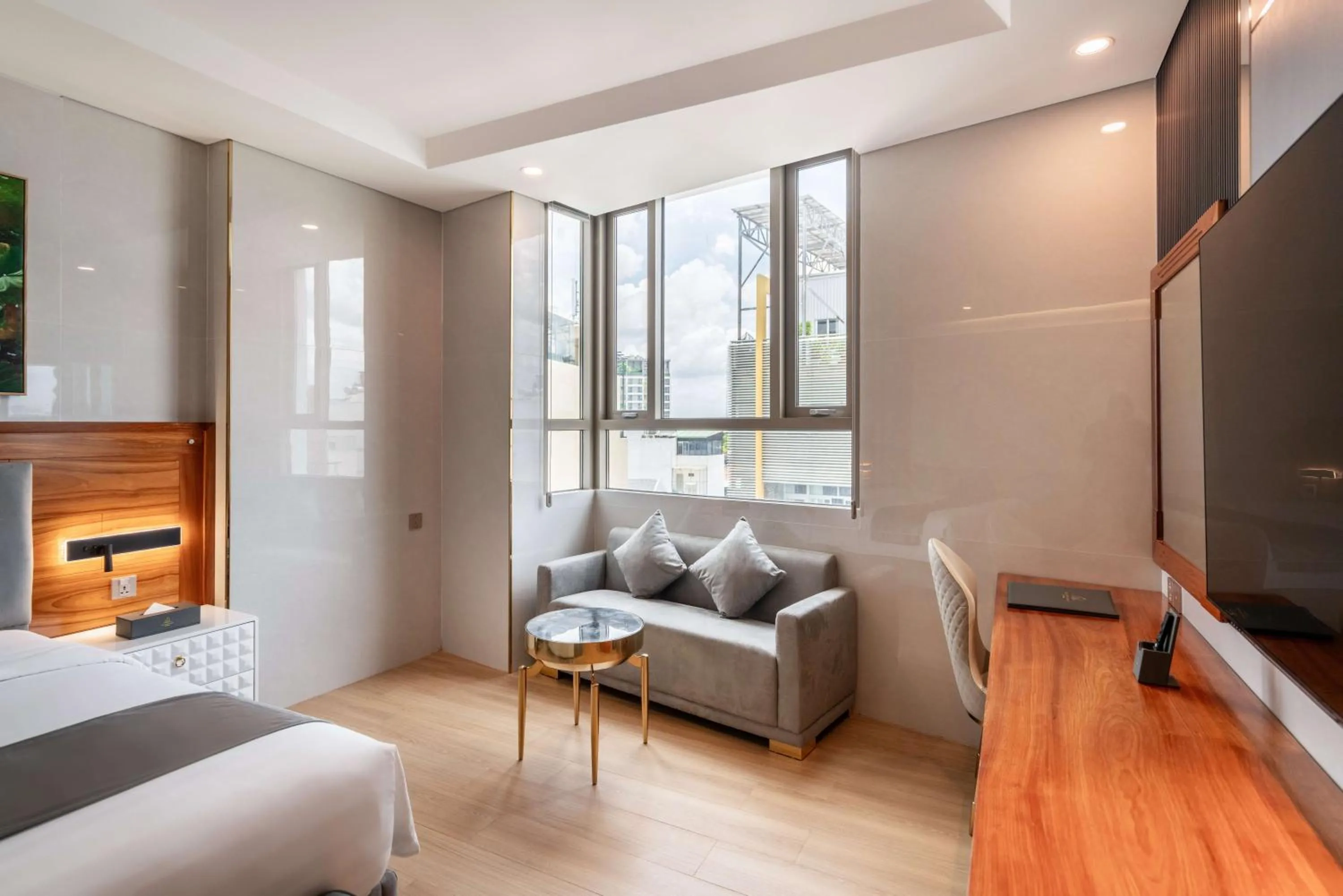 Bed in Le Saigon Grand Hotel