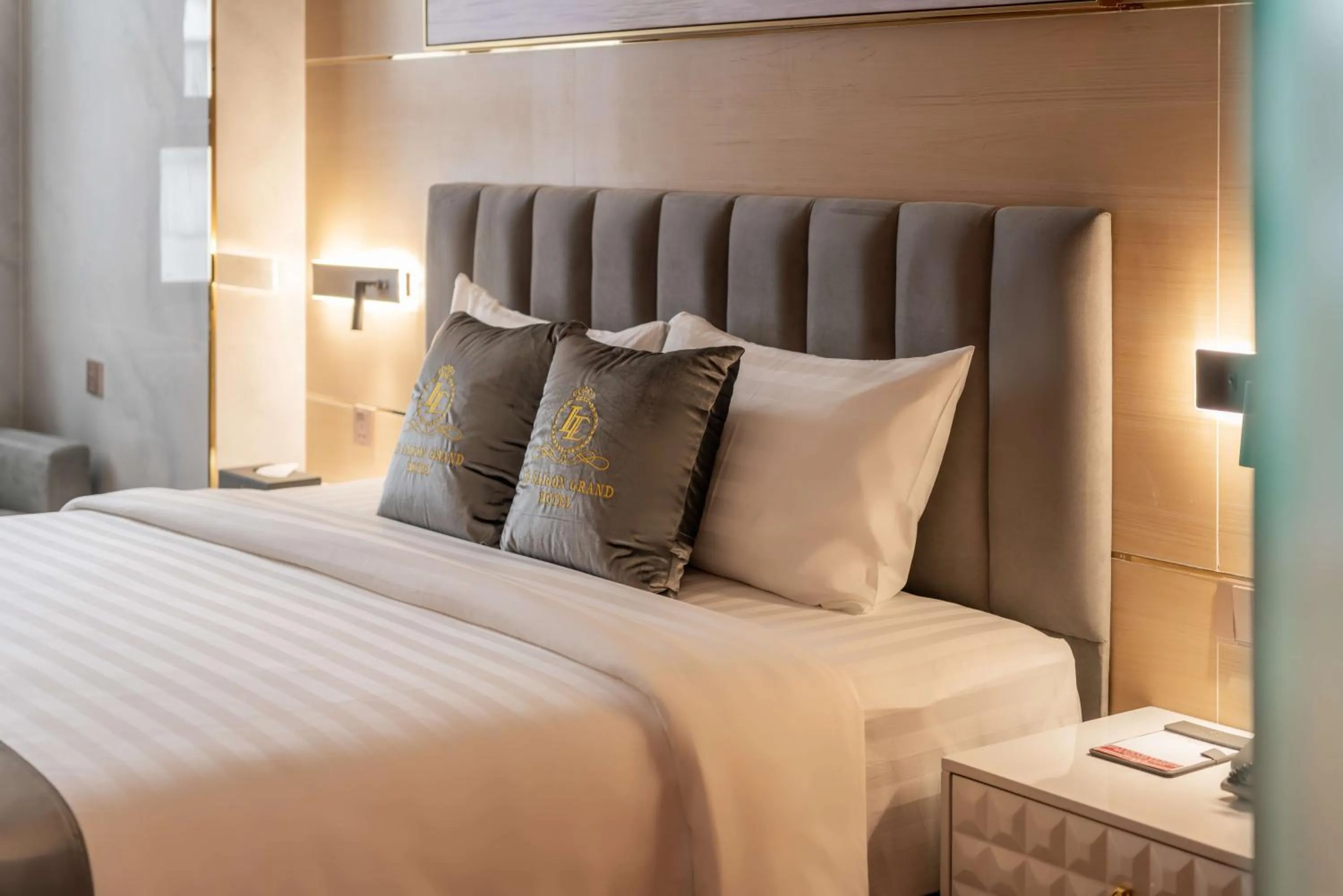 Bed in Le Saigon Grand Hotel