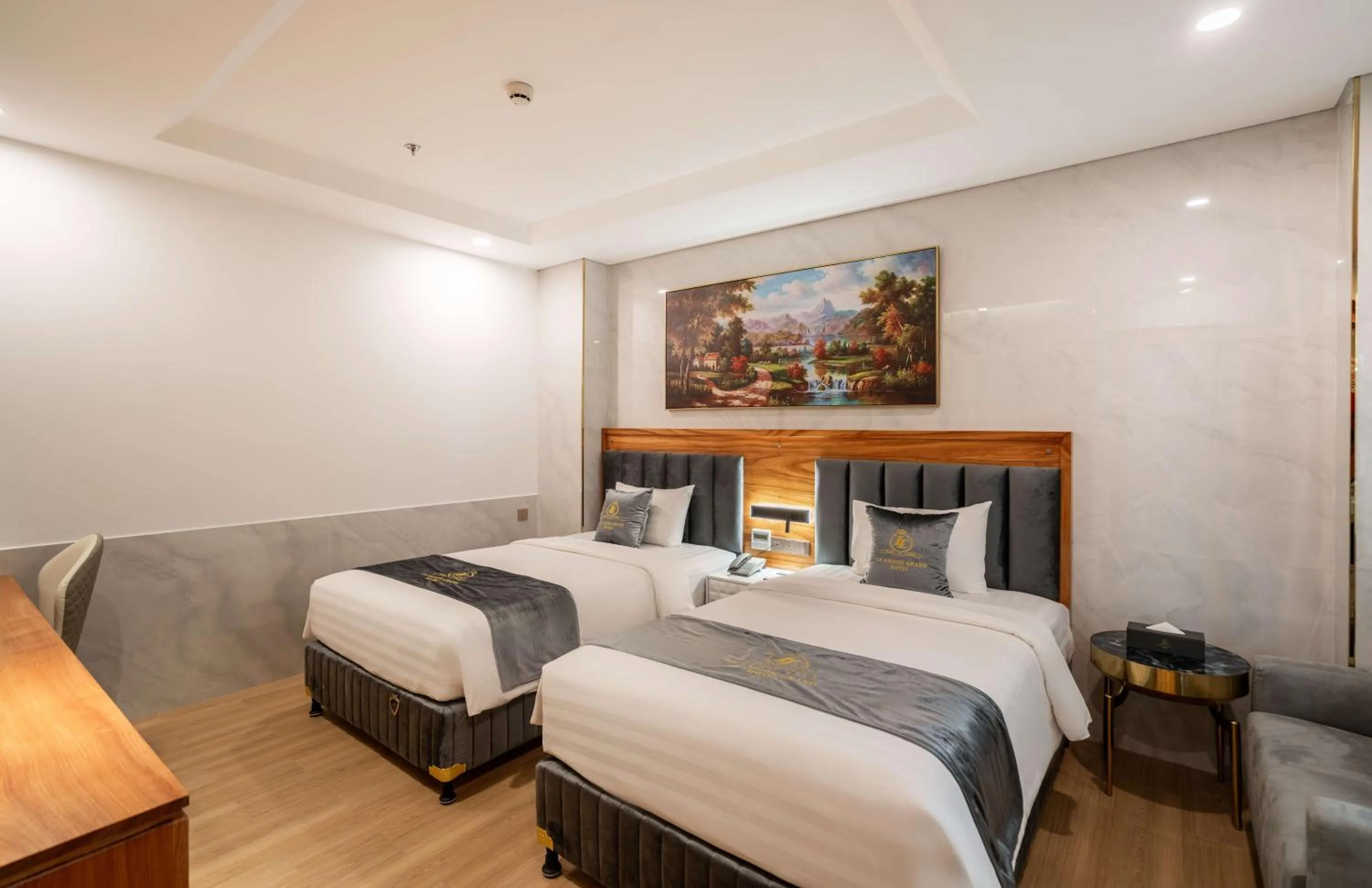 Bed in Le Saigon Grand Hotel