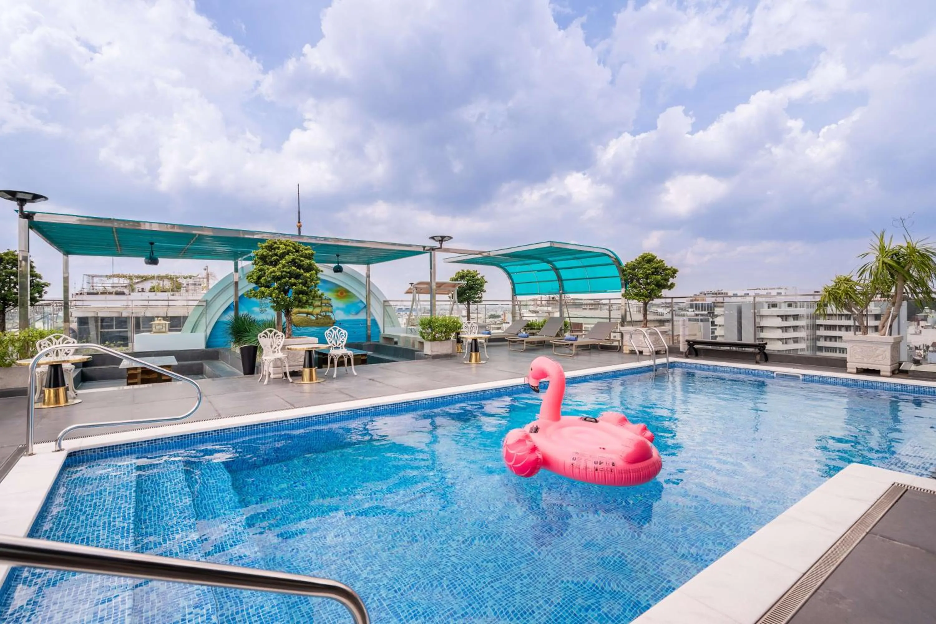 Swimming pool in Le Saigon Grand Hotel