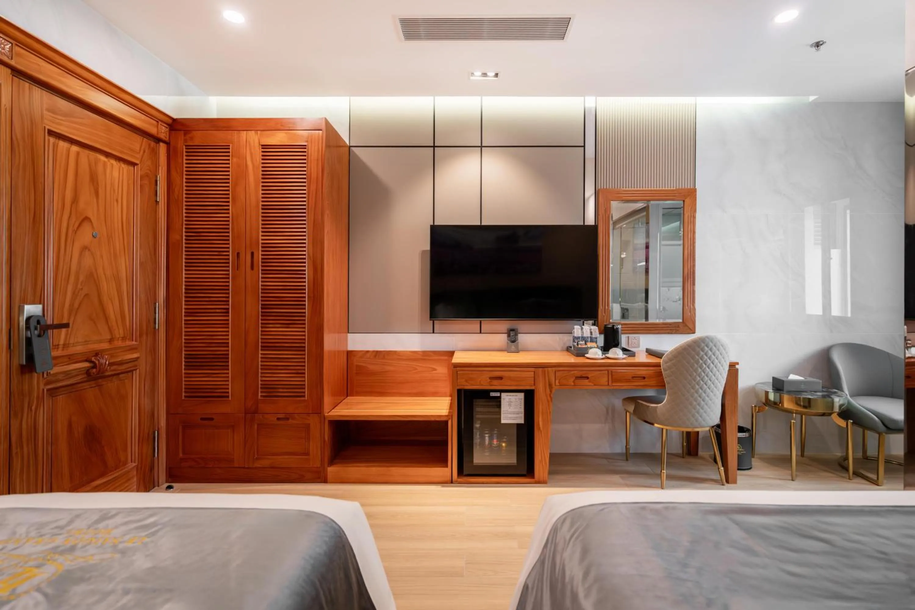 Bed in Le Saigon Grand Hotel