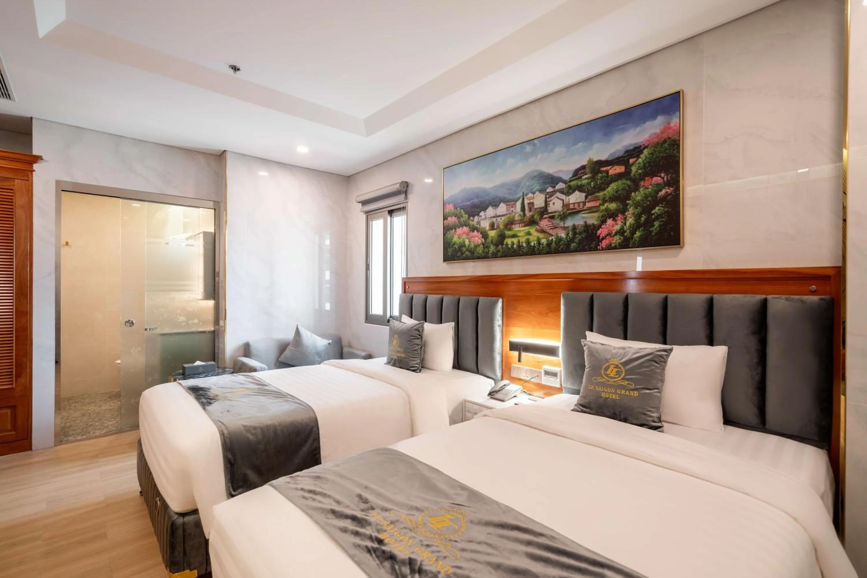 Bed in Le Saigon Grand Hotel