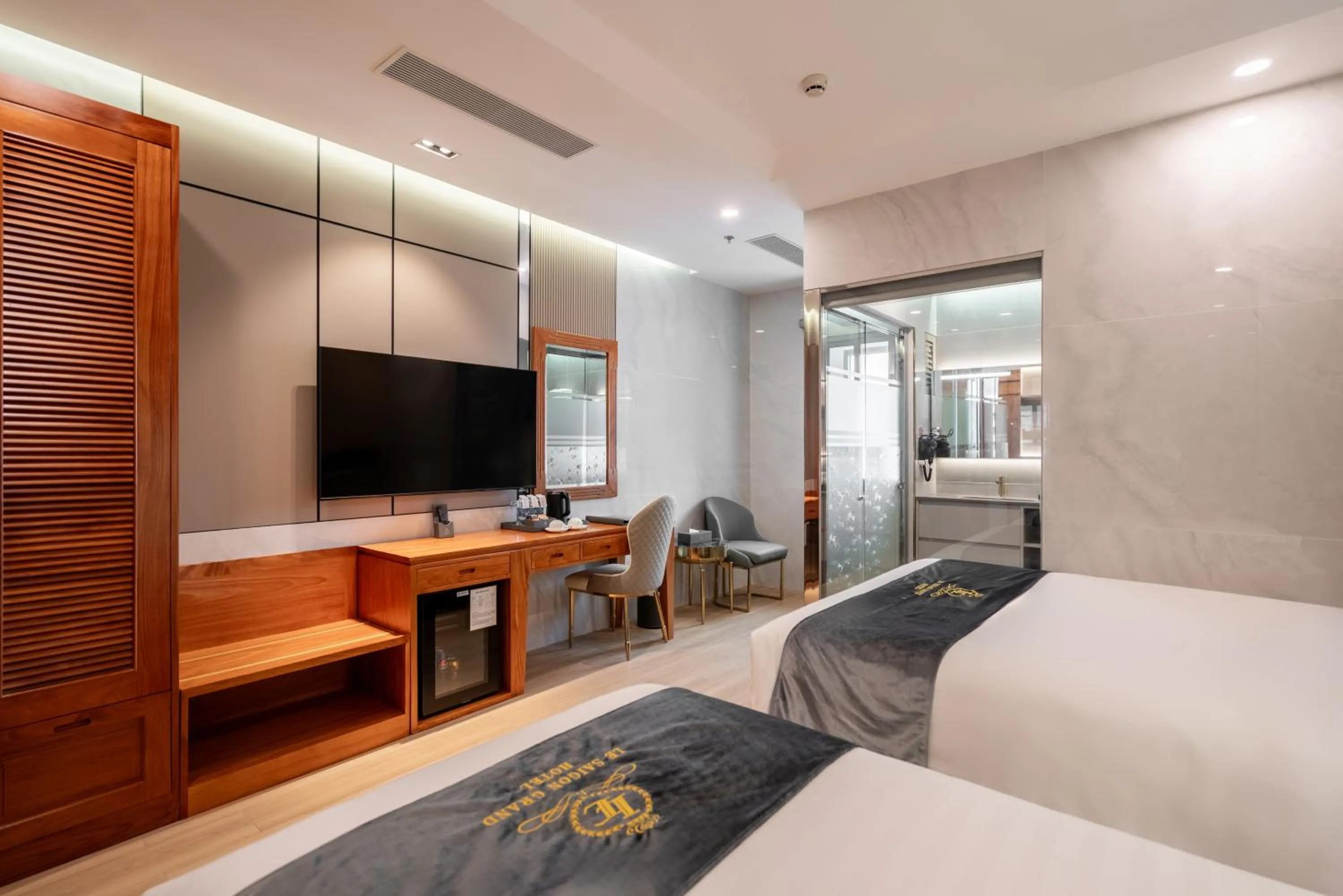 Bed in Le Saigon Grand Hotel