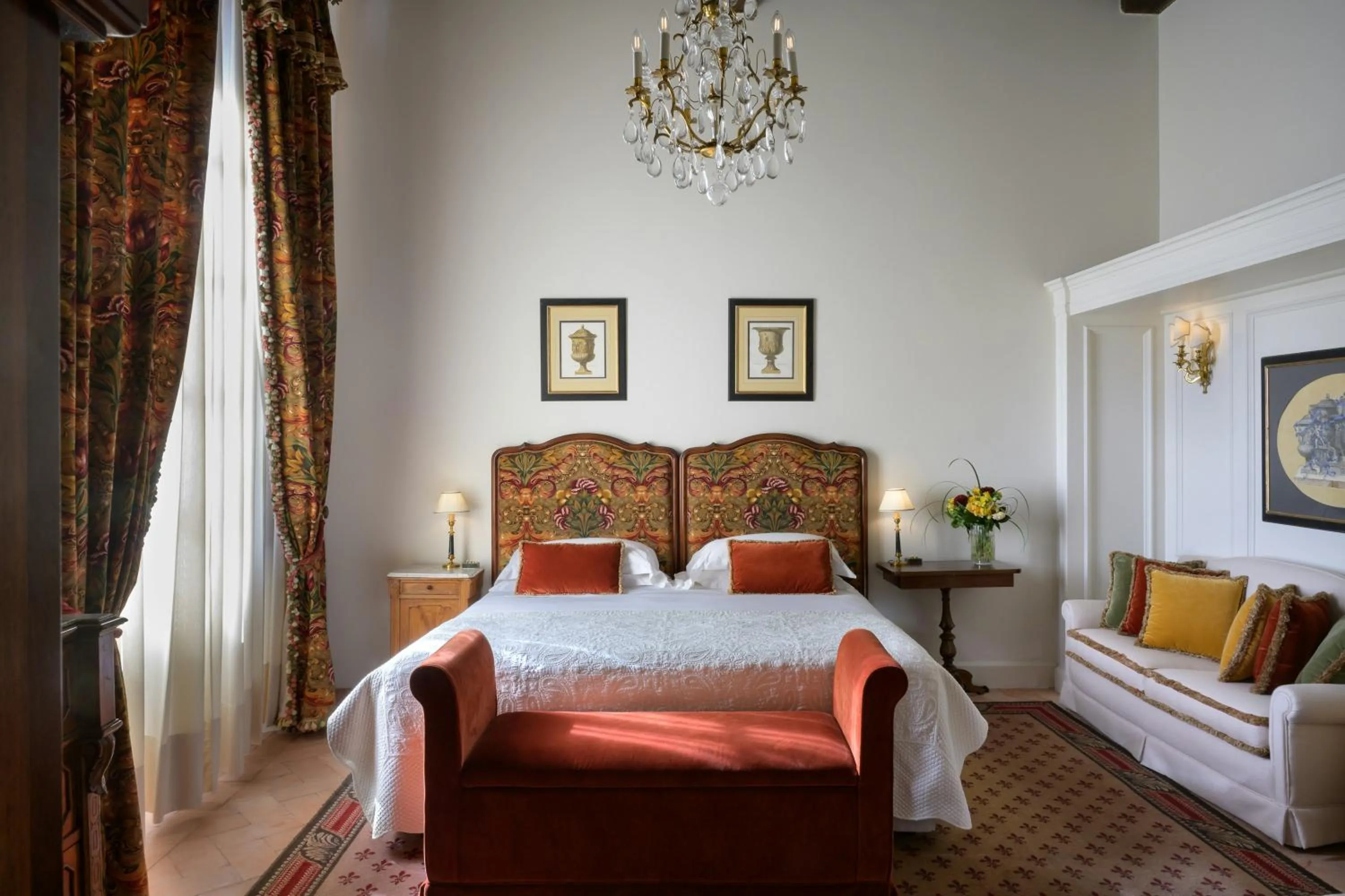 Photo of the whole room, Bed in Grand Hotel Continental Siena - Starhotels Collezione
