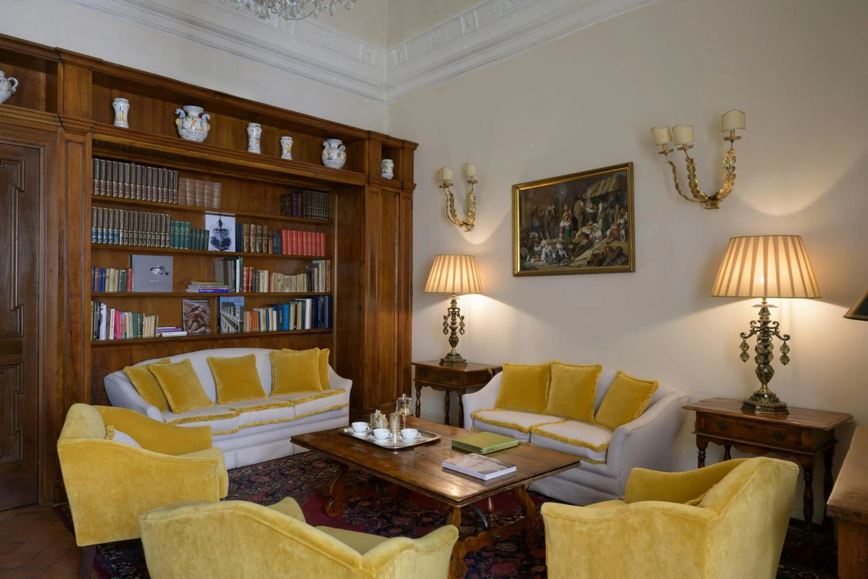 Library in Grand Hotel Continental Siena - Starhotels Collezione
