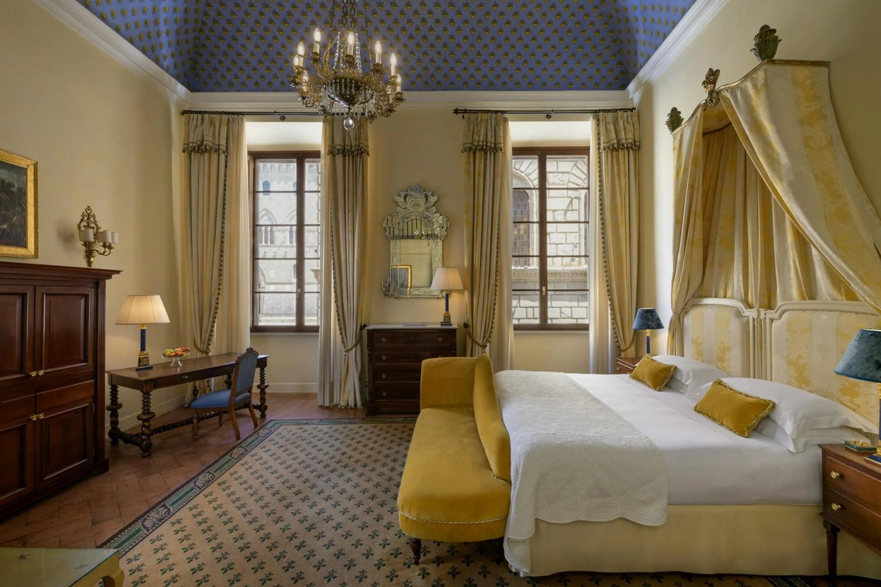 Photo of the whole room, Bed in Grand Hotel Continental Siena - Starhotels Collezione