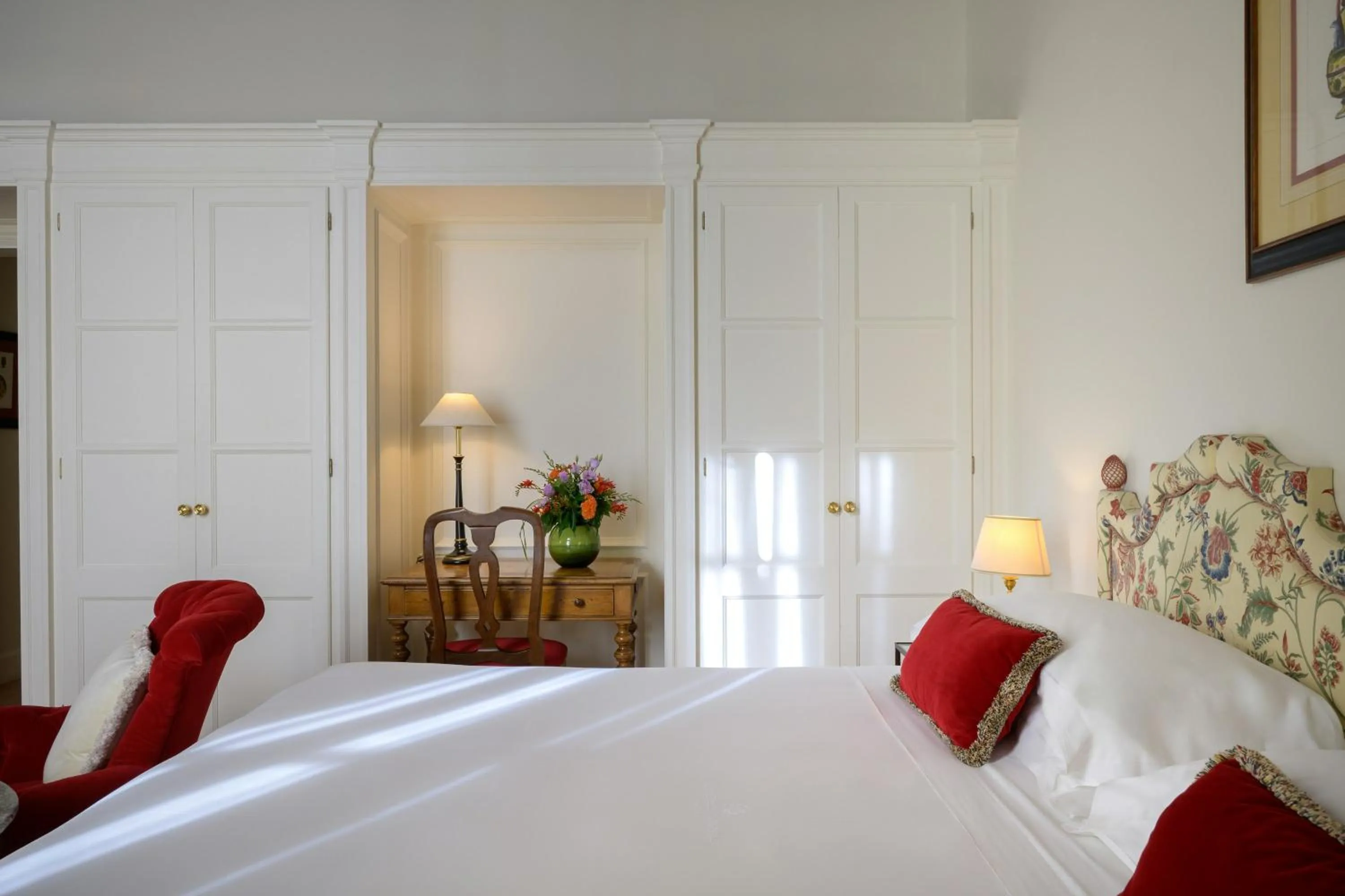 Property building, Bed in Grand Hotel Continental Siena - Starhotels Collezione