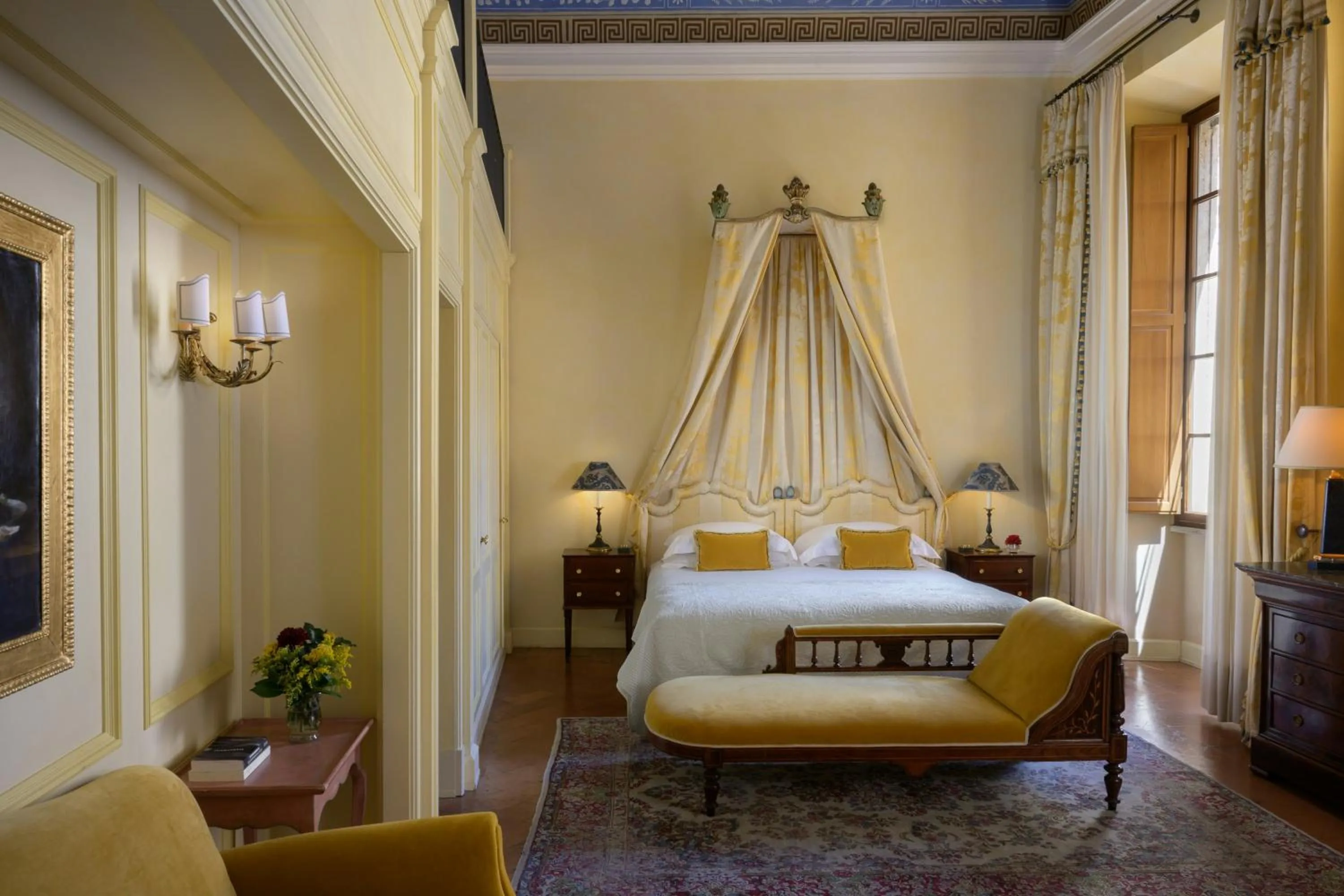 Photo of the whole room, Bed in Grand Hotel Continental Siena - Starhotels Collezione