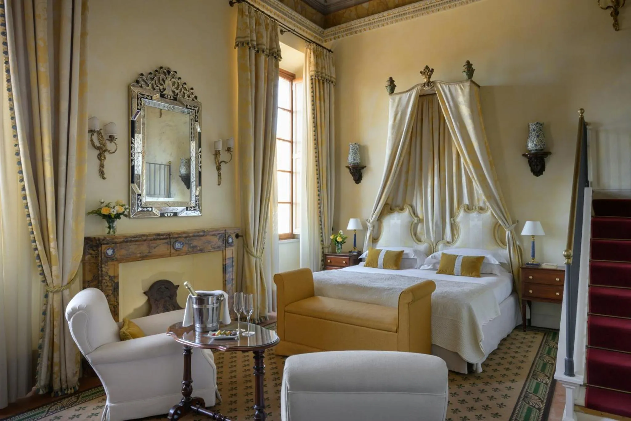 Photo of the whole room, Bed in Grand Hotel Continental Siena - Starhotels Collezione