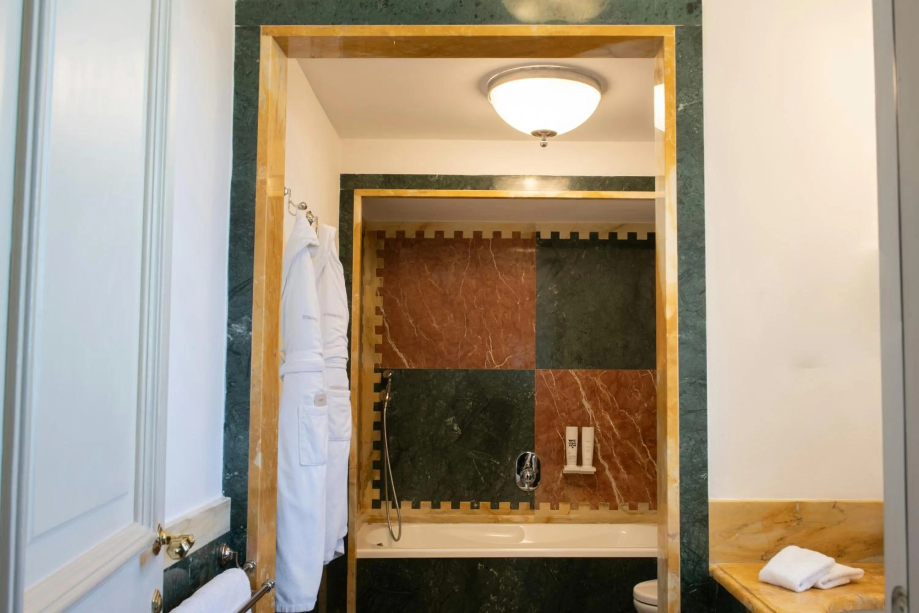 Photo of the whole room in Grand Hotel Continental Siena - Starhotels Collezione