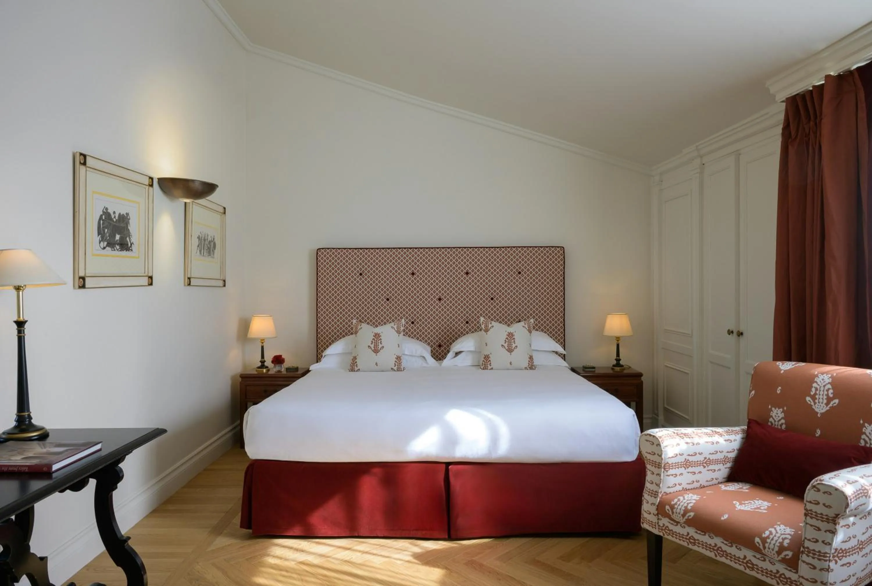 Property building, Bed in Grand Hotel Continental Siena - Starhotels Collezione