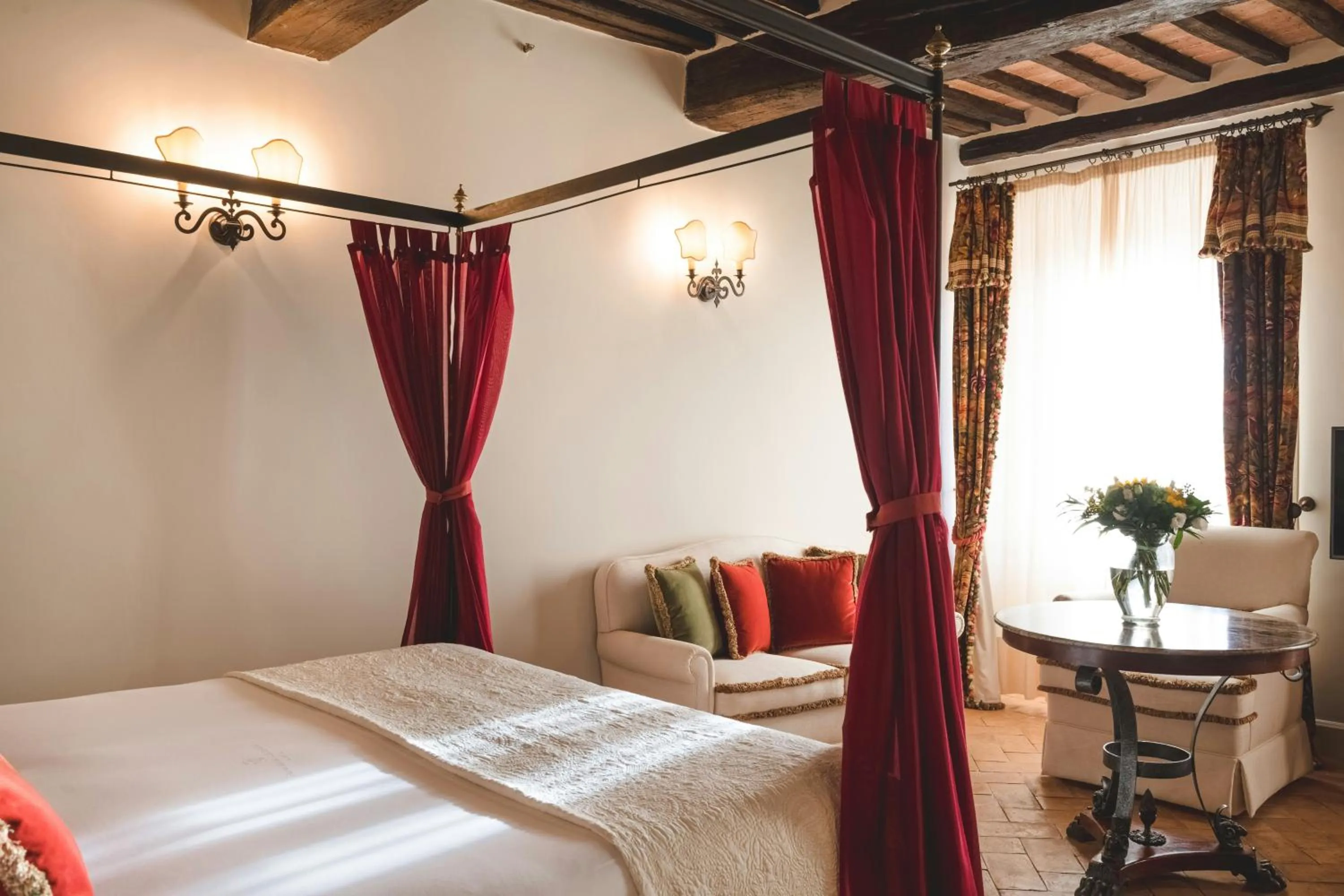 Photo of the whole room, Bed in Grand Hotel Continental Siena - Starhotels Collezione