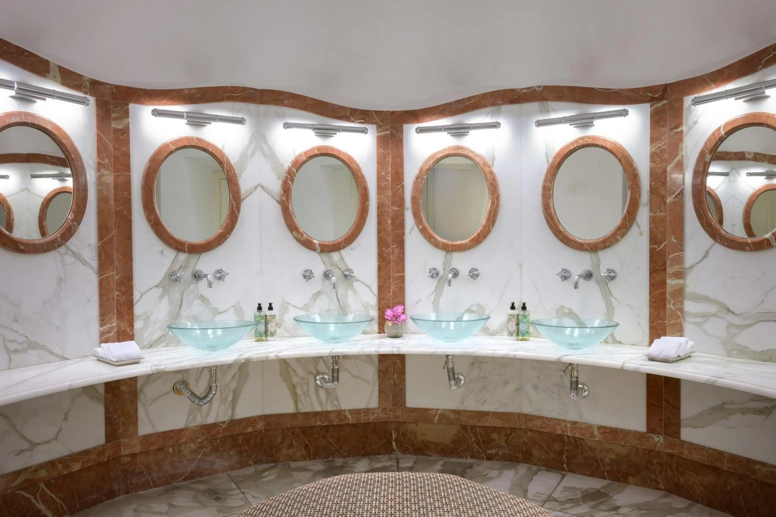 Bathroom in Grand Hotel Continental Siena - Starhotels Collezione