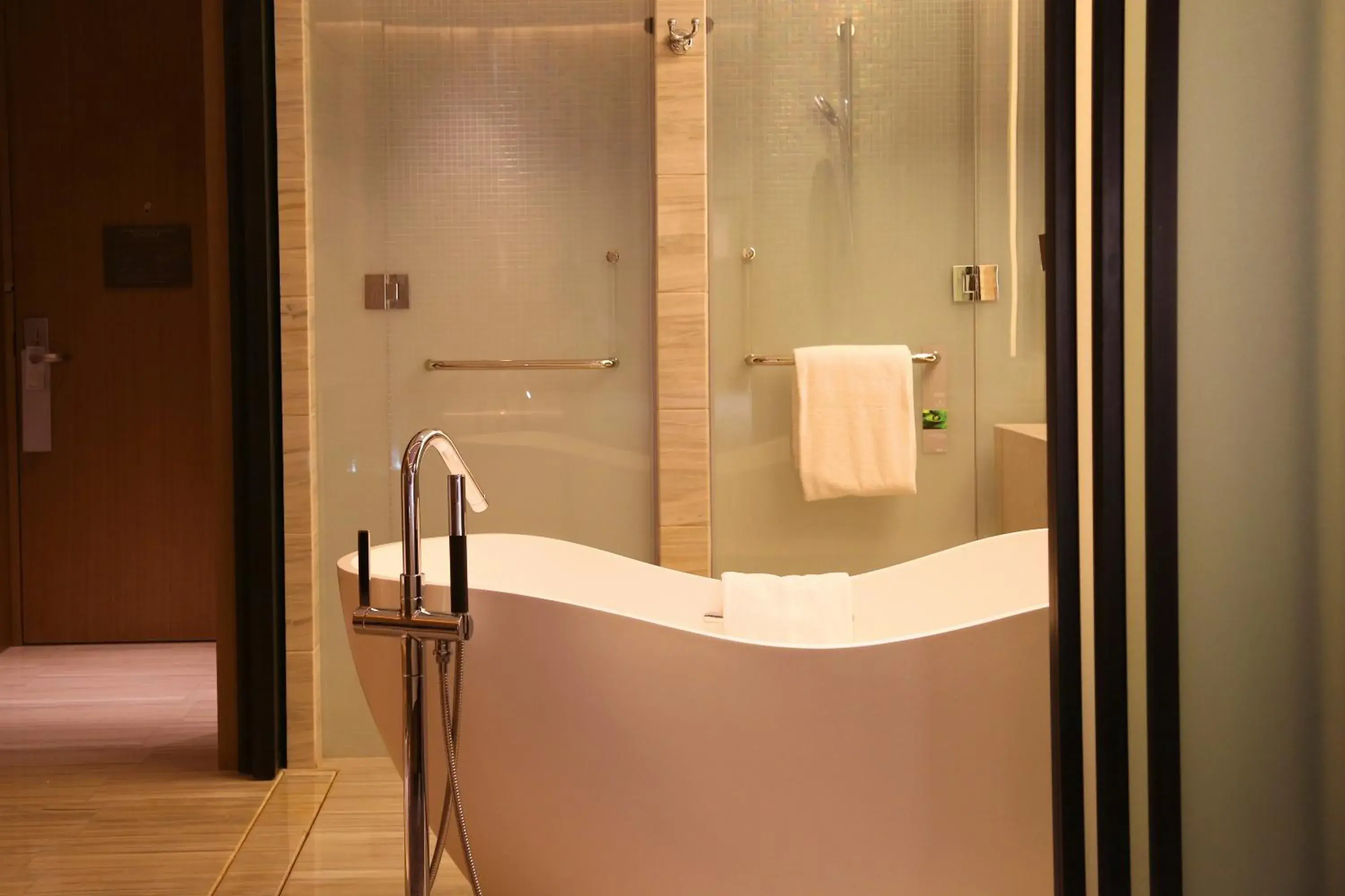 Executive Double or Twin Room with Lake View in Renaissance Suzhou Wujiang Hotel Executive Double or Twin Room with Lake View in Renaissance Suzhou Wujiang Hotel