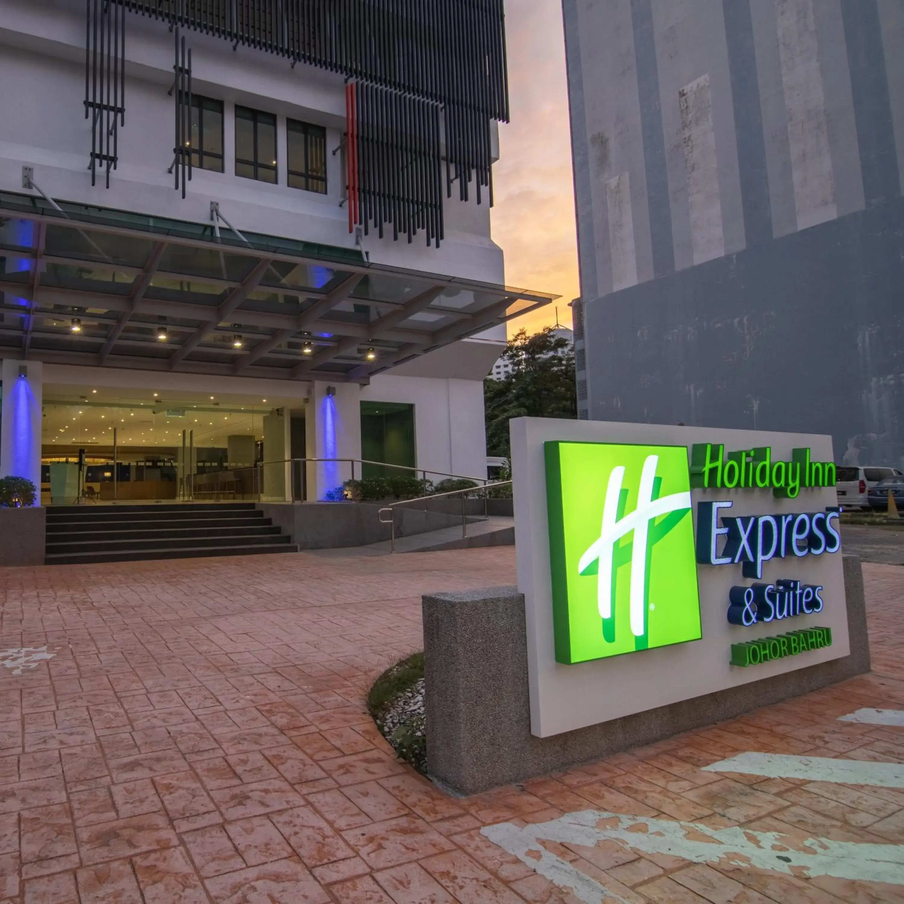 One-Bedroom Suite with One Queen Bed and Living Area - single occupancy in Holiday Inn Express & Suites Johor Bahru by IHG One-Bedroom Suite with One Queen Bed and Living Area - single occupancy in Holiday Inn Express & Suites Johor Bahru by IHG