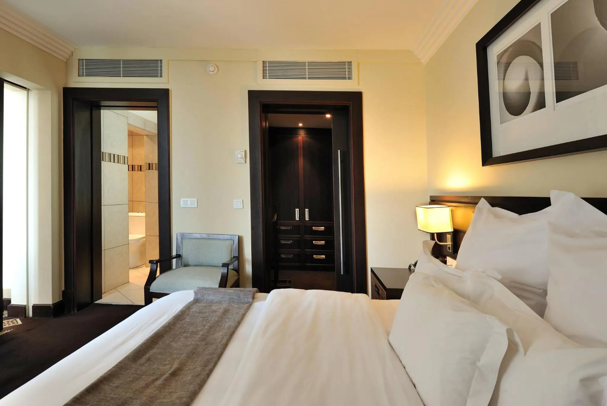 Bed in Pullman Lubumbashi Grand Karavia.