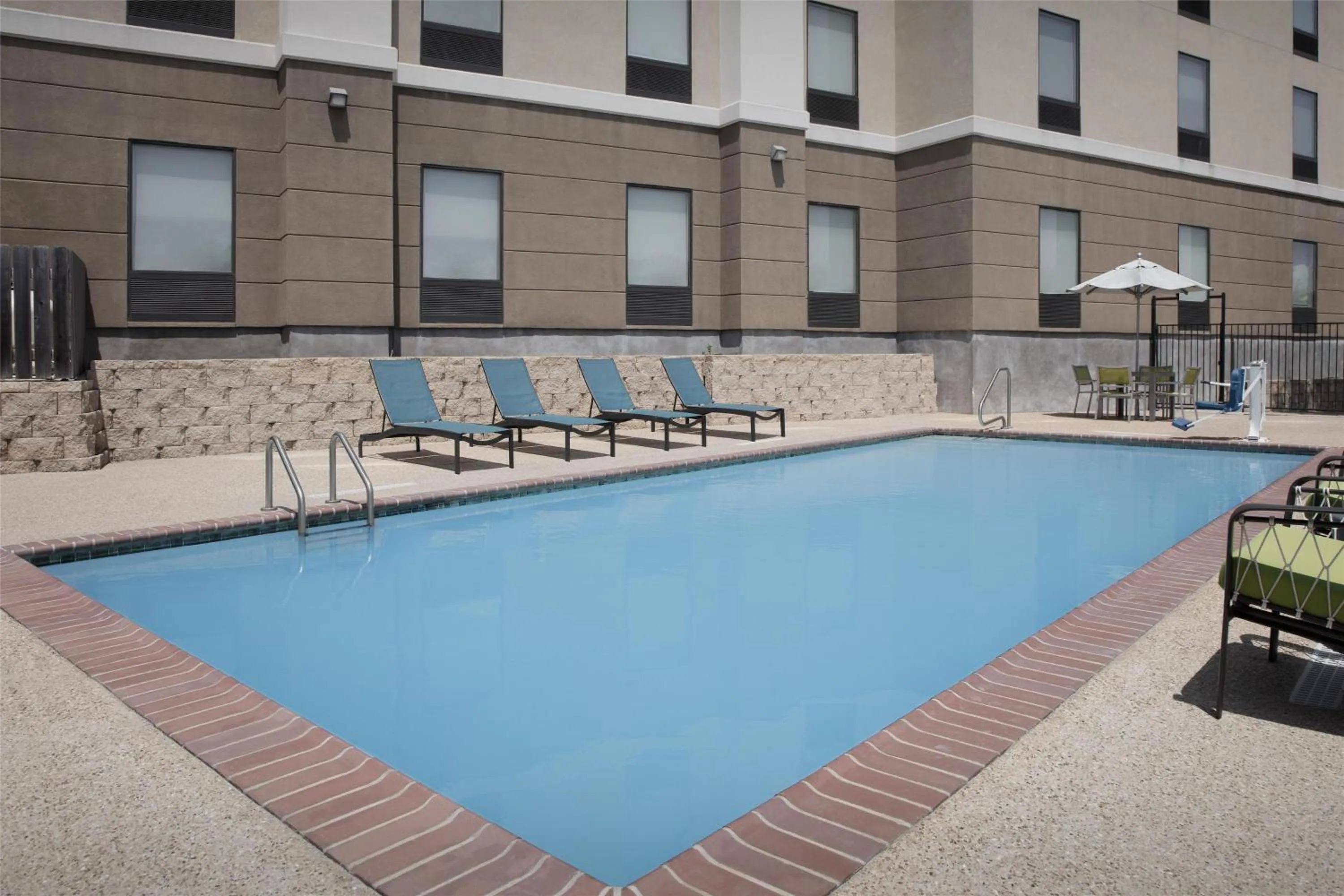 Pool view in Hampton Inn and Suites Georgetown/Austin North, TX