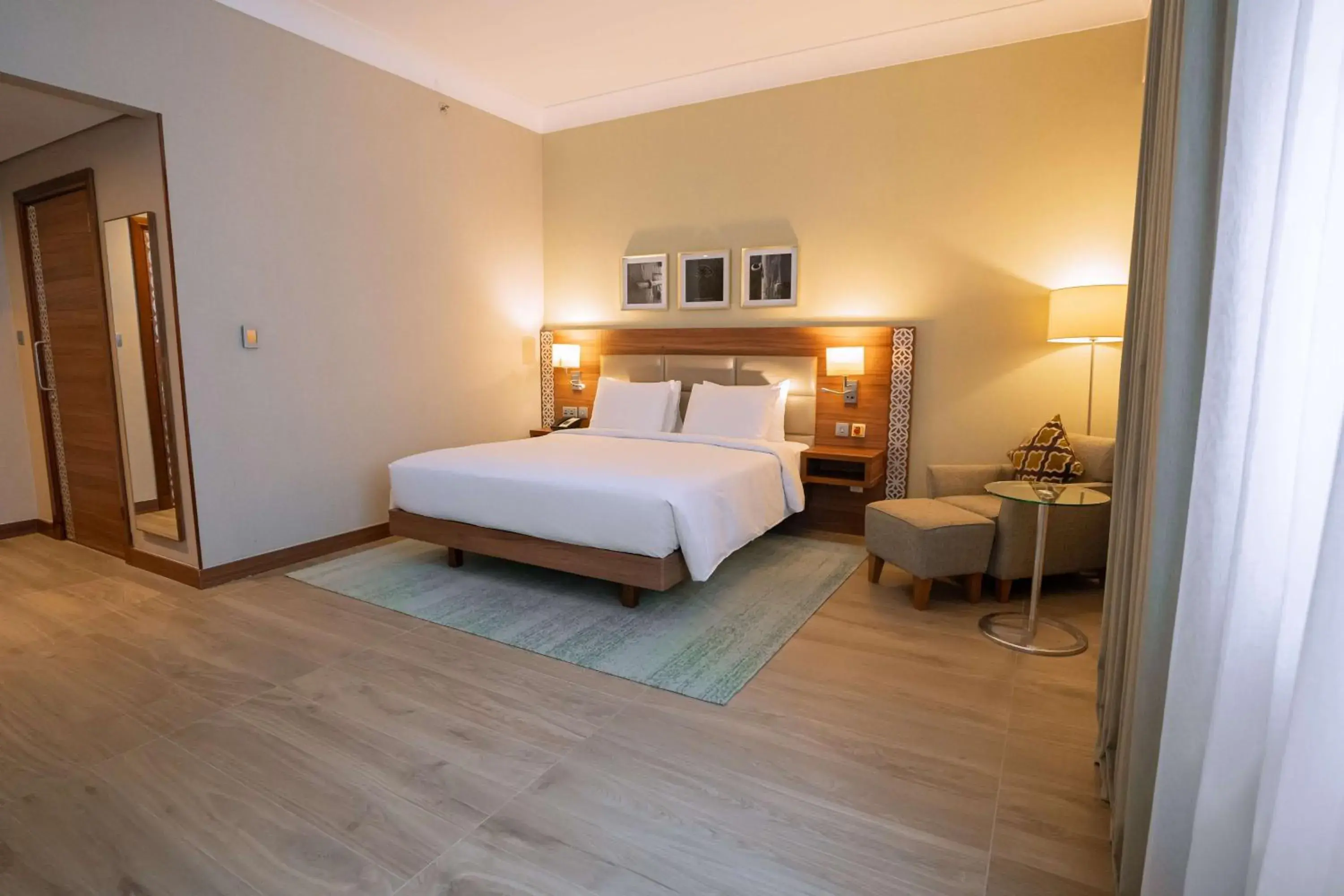 King Room - Mobility Accessible in Hilton Garden Inn Dubai Al Muraqabat - Deira King Room - Mobility Accessible in Hilton Garden Inn Dubai Al Muraqabat - Deira