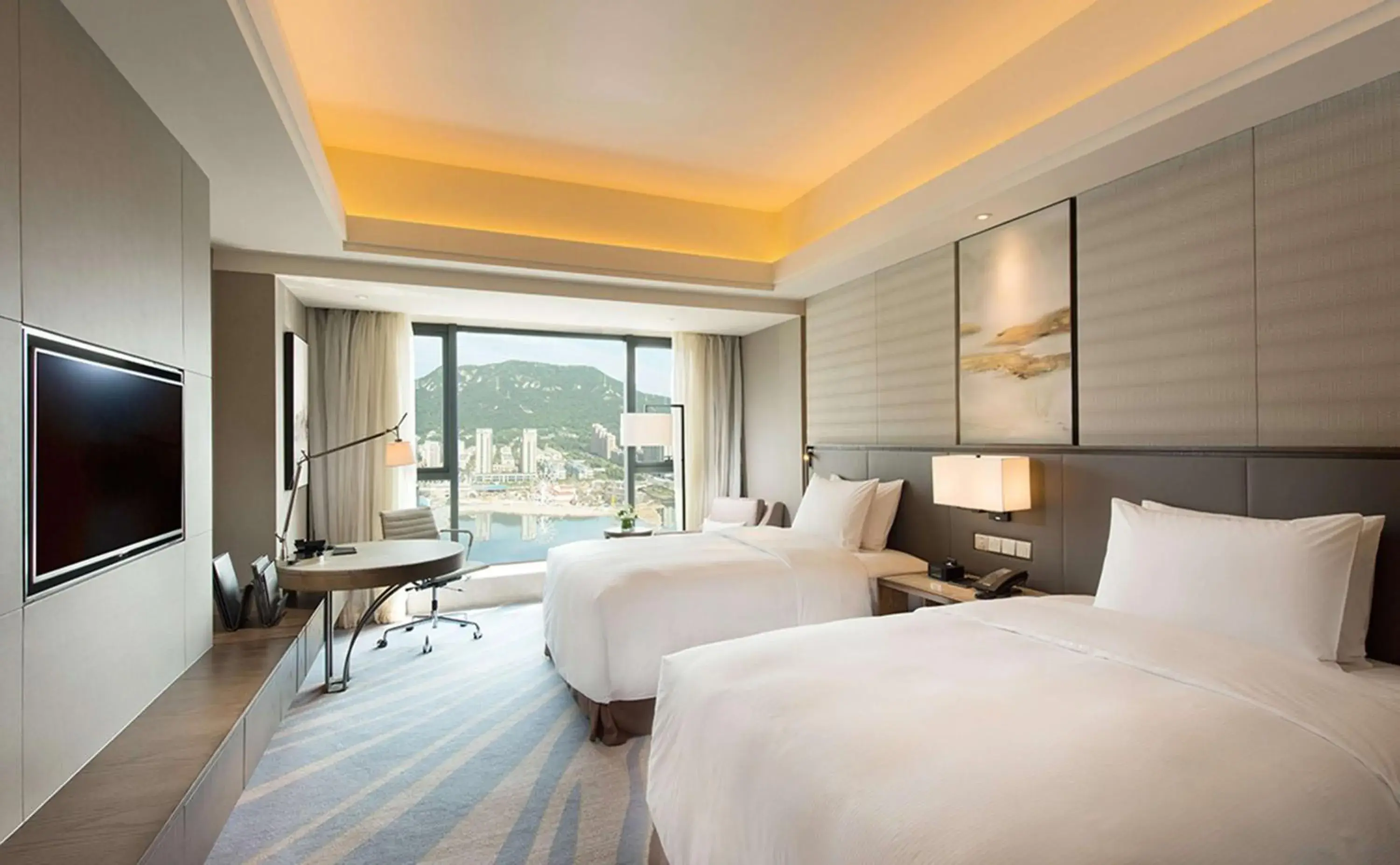 Superior Lake View Twin Room in Hilton Zhoushan Superior Lake View Twin Room in Hilton Zhoushan