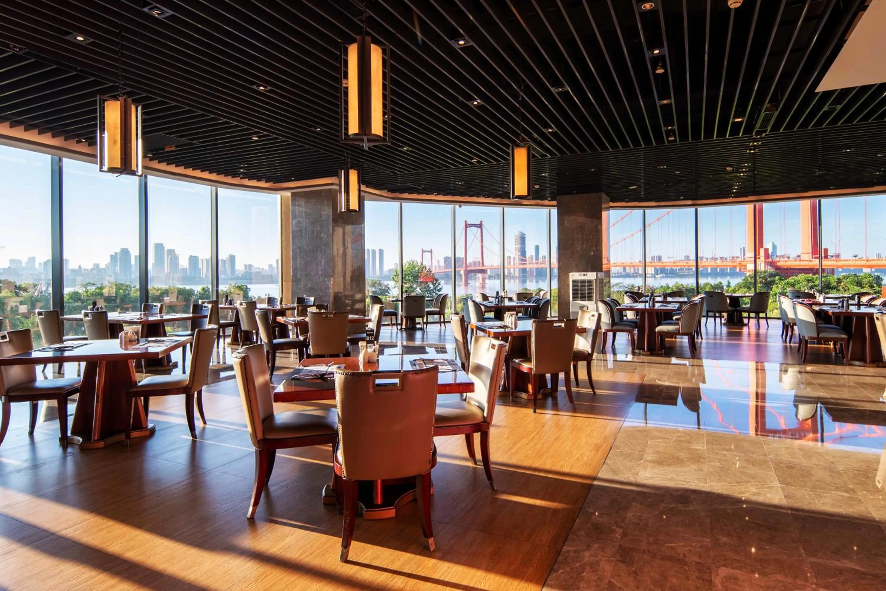 Restaurant/places to eat in Hilton Wuhan Yangtze Riverside