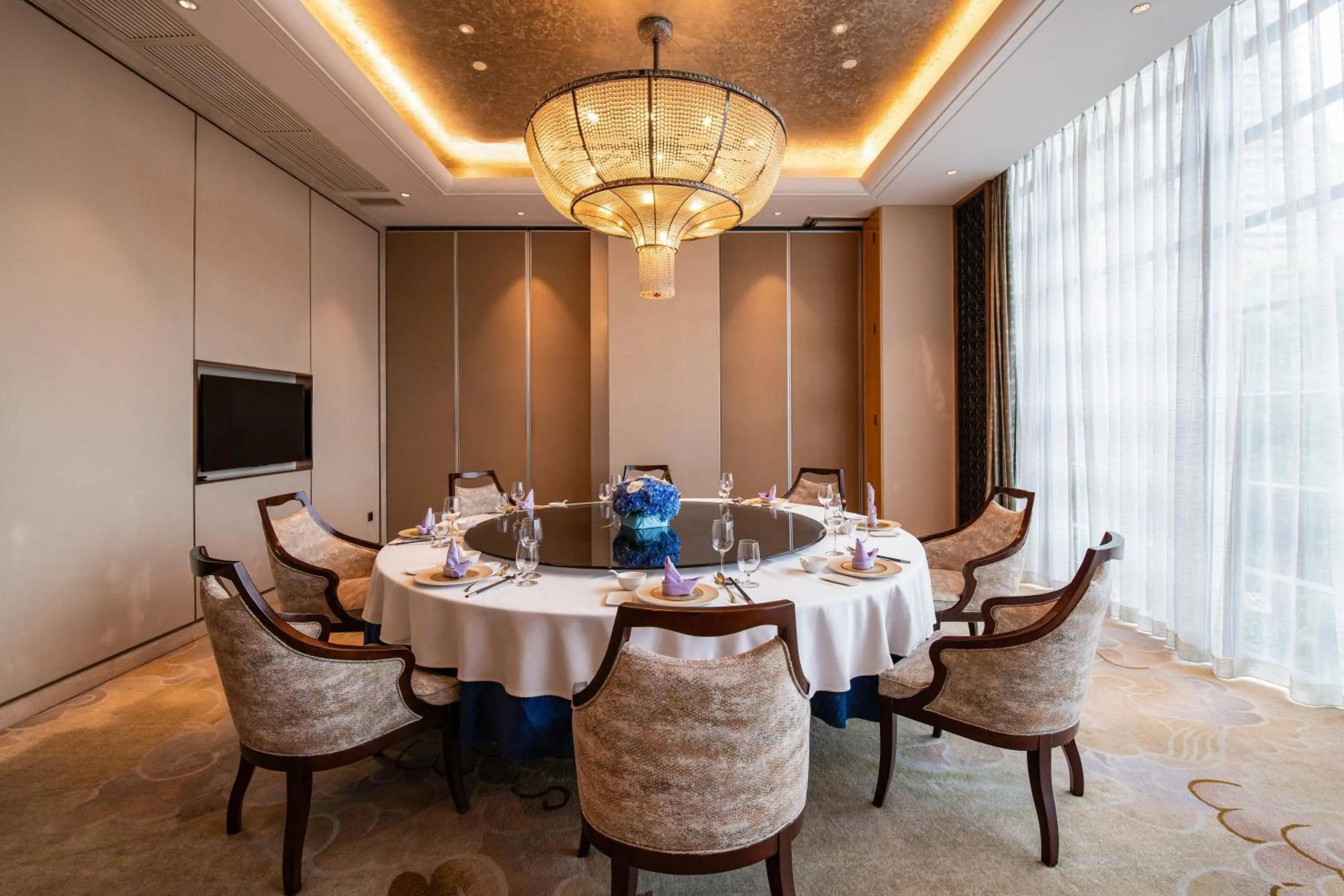 Restaurant/places to eat in Hilton Wuhan Yangtze Riverside