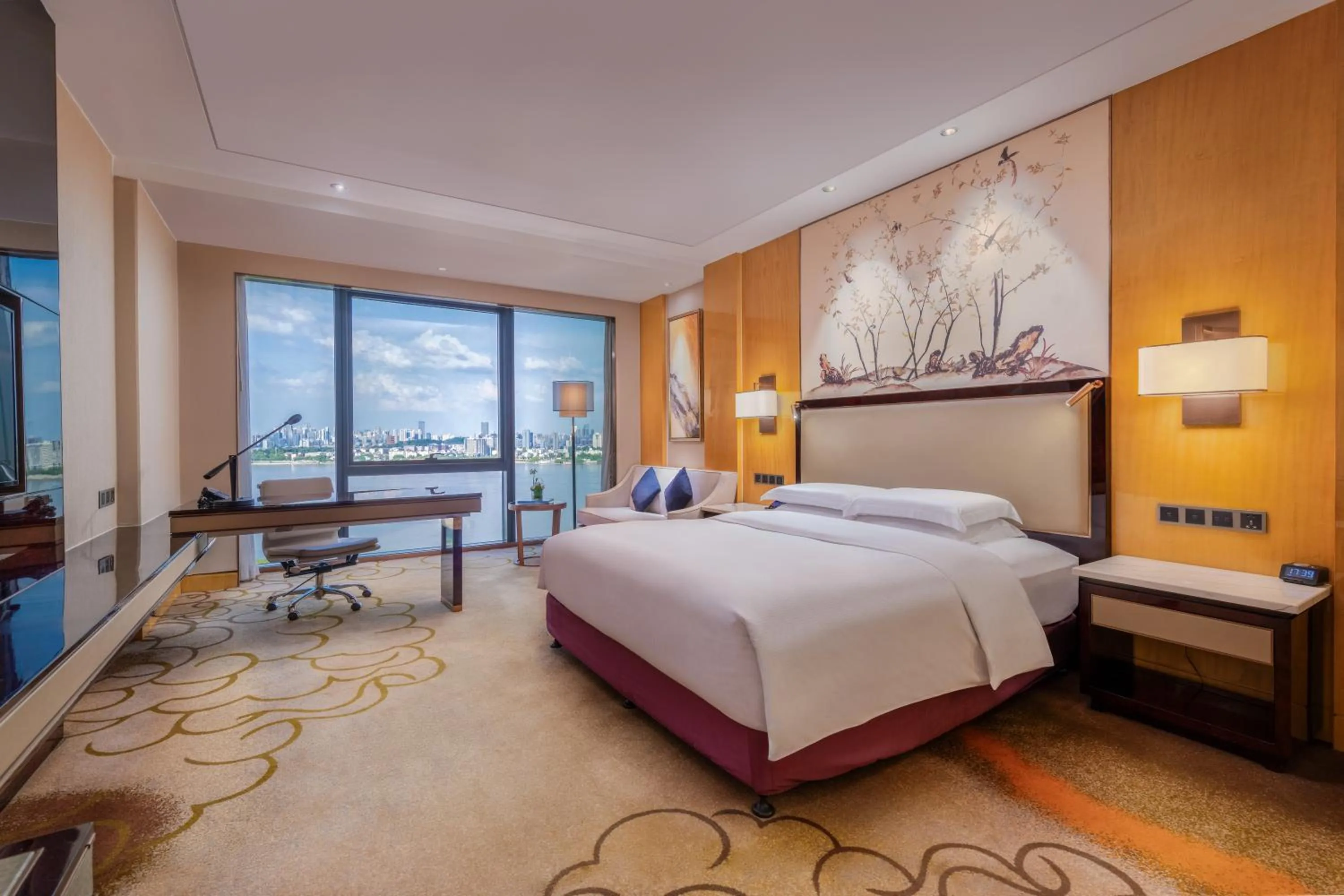 Photo of the whole room, Bed in Hilton Wuhan Yangtze Riverside