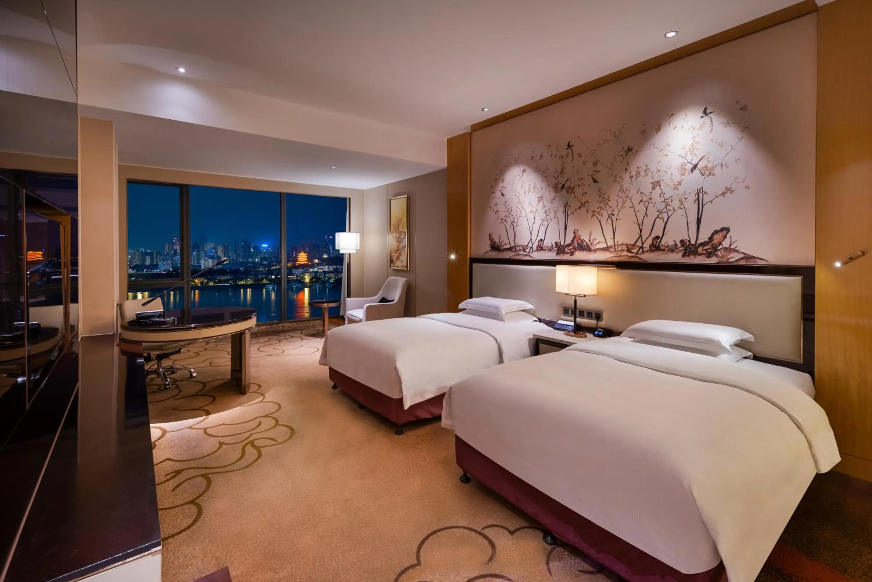 Photo of the whole room, Bed in Hilton Wuhan Yangtze Riverside