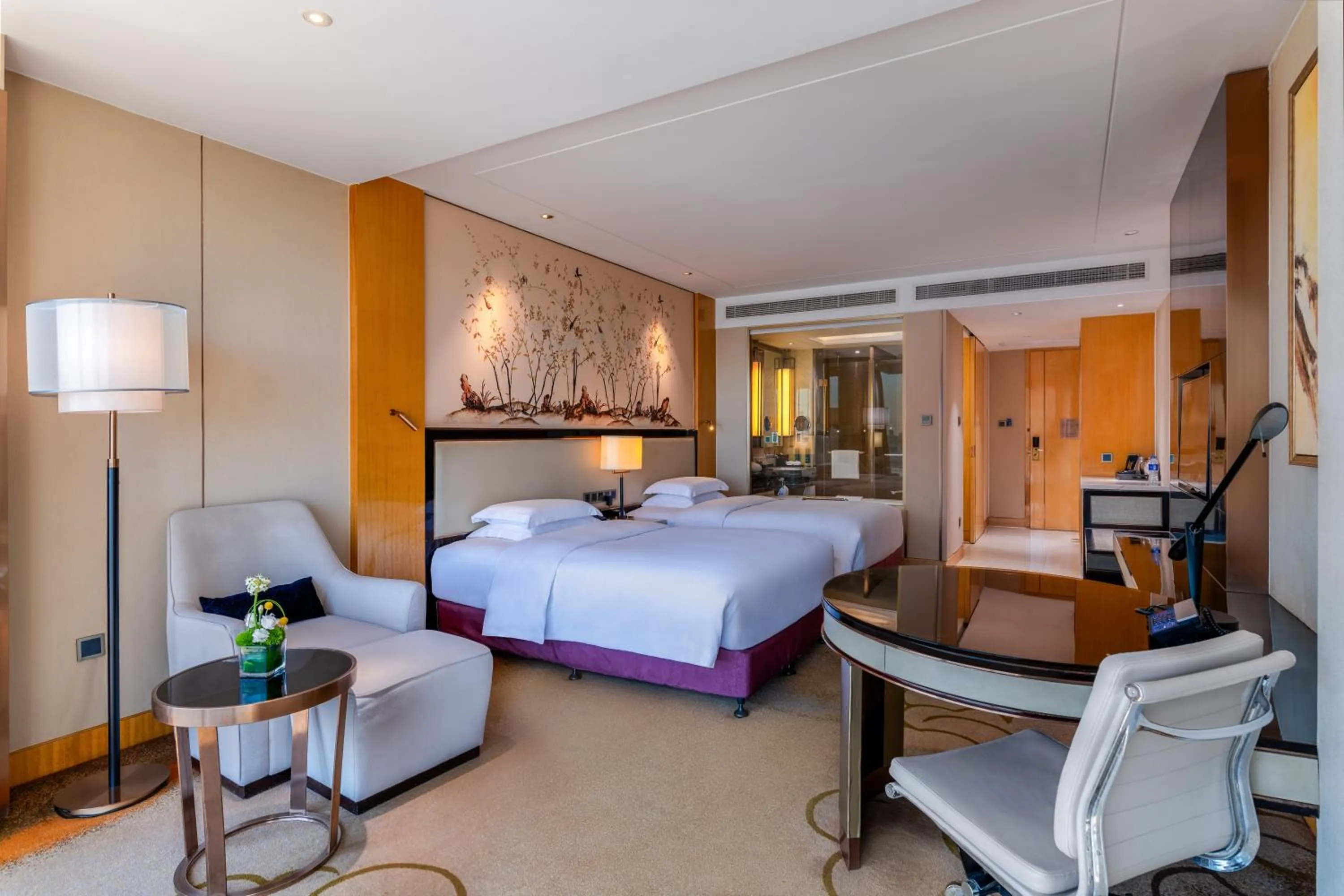 Photo of the whole room, Bed in Hilton Wuhan Yangtze Riverside