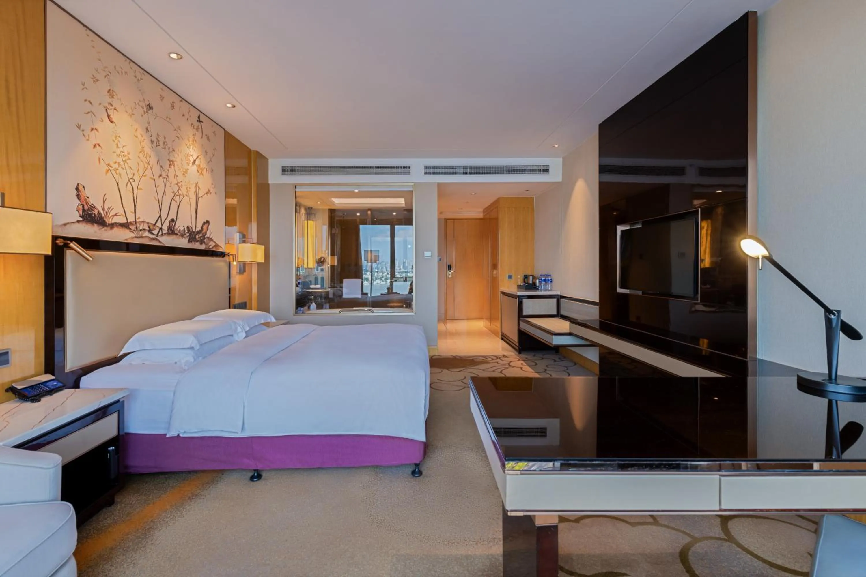 Photo of the whole room, Bed in Hilton Wuhan Yangtze Riverside